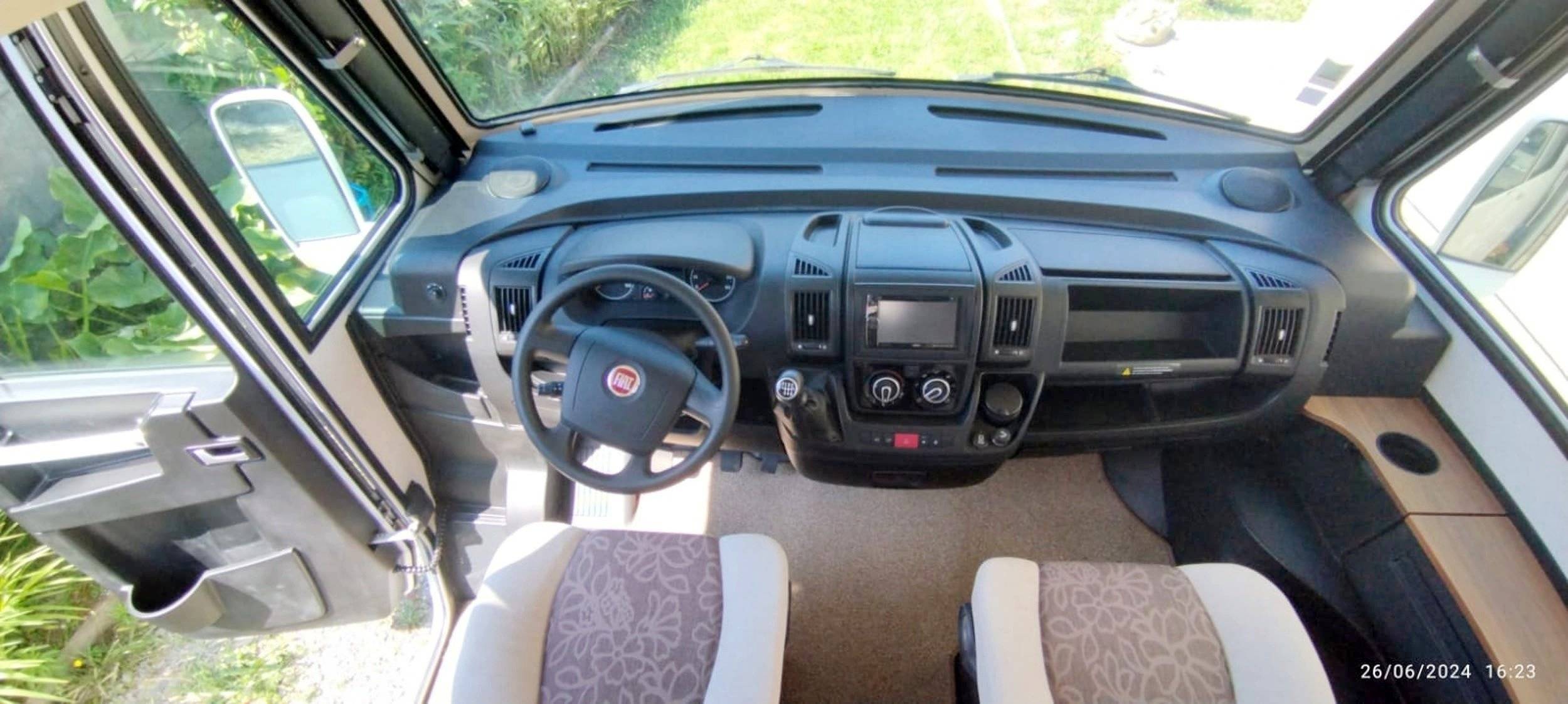 Driver's compartment Fiat 2,3 l 130 ch - Yescapa
