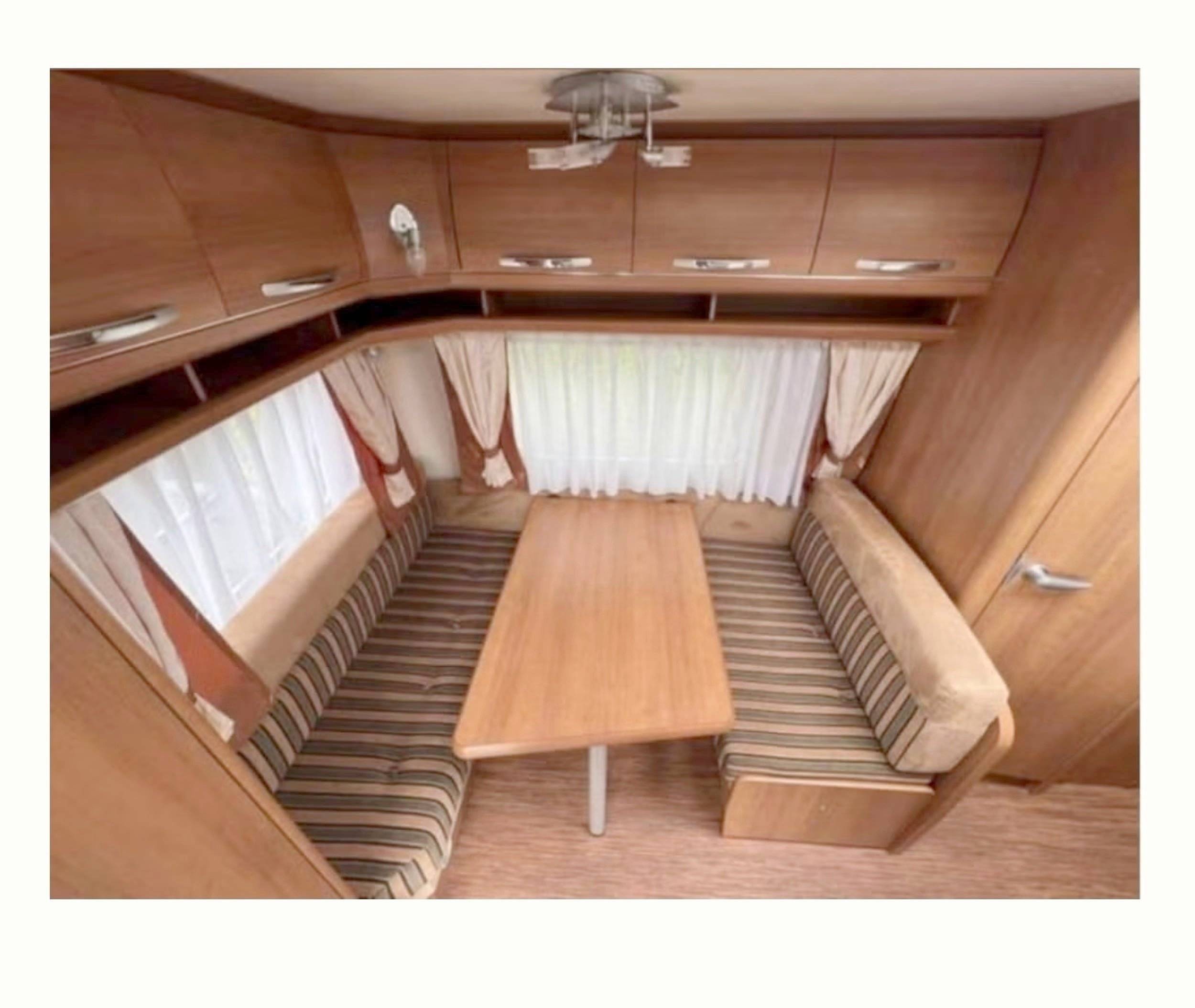 Dining Area Hobby Excellence Edition - Yescapa