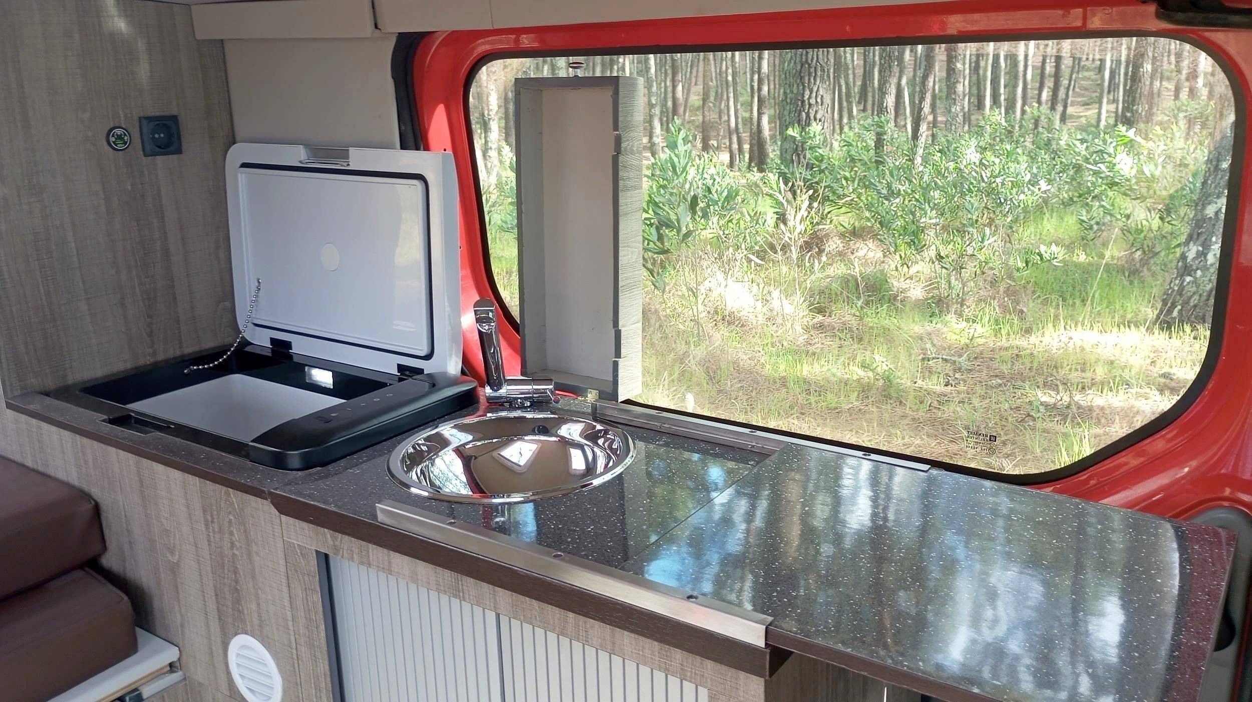 Menjador Renault Trafic 2,0 l dCi 90ch. - Yescapa