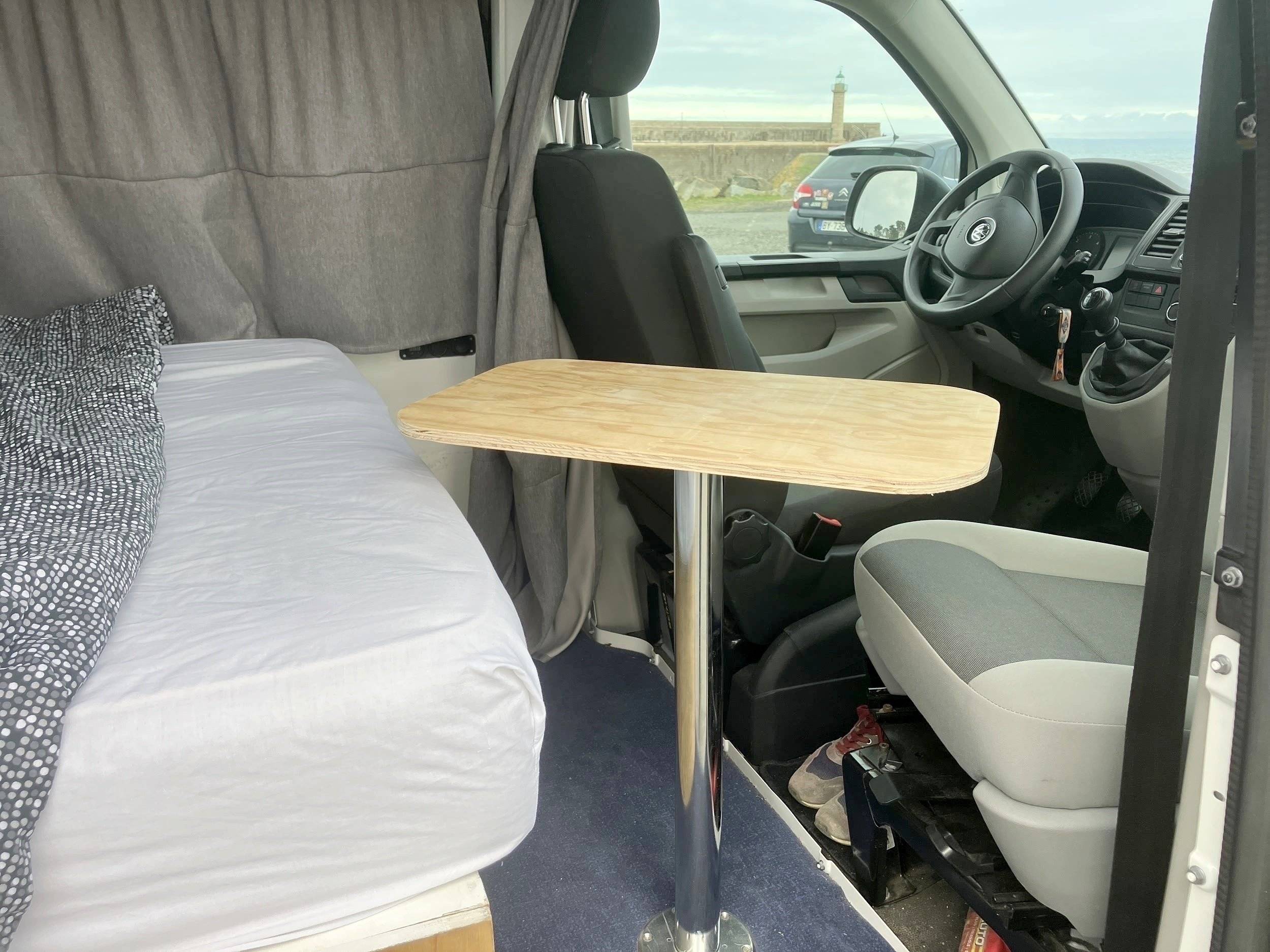 Área de jantar Volkswagen T6 Court 2 l 102 ch - Yescapa