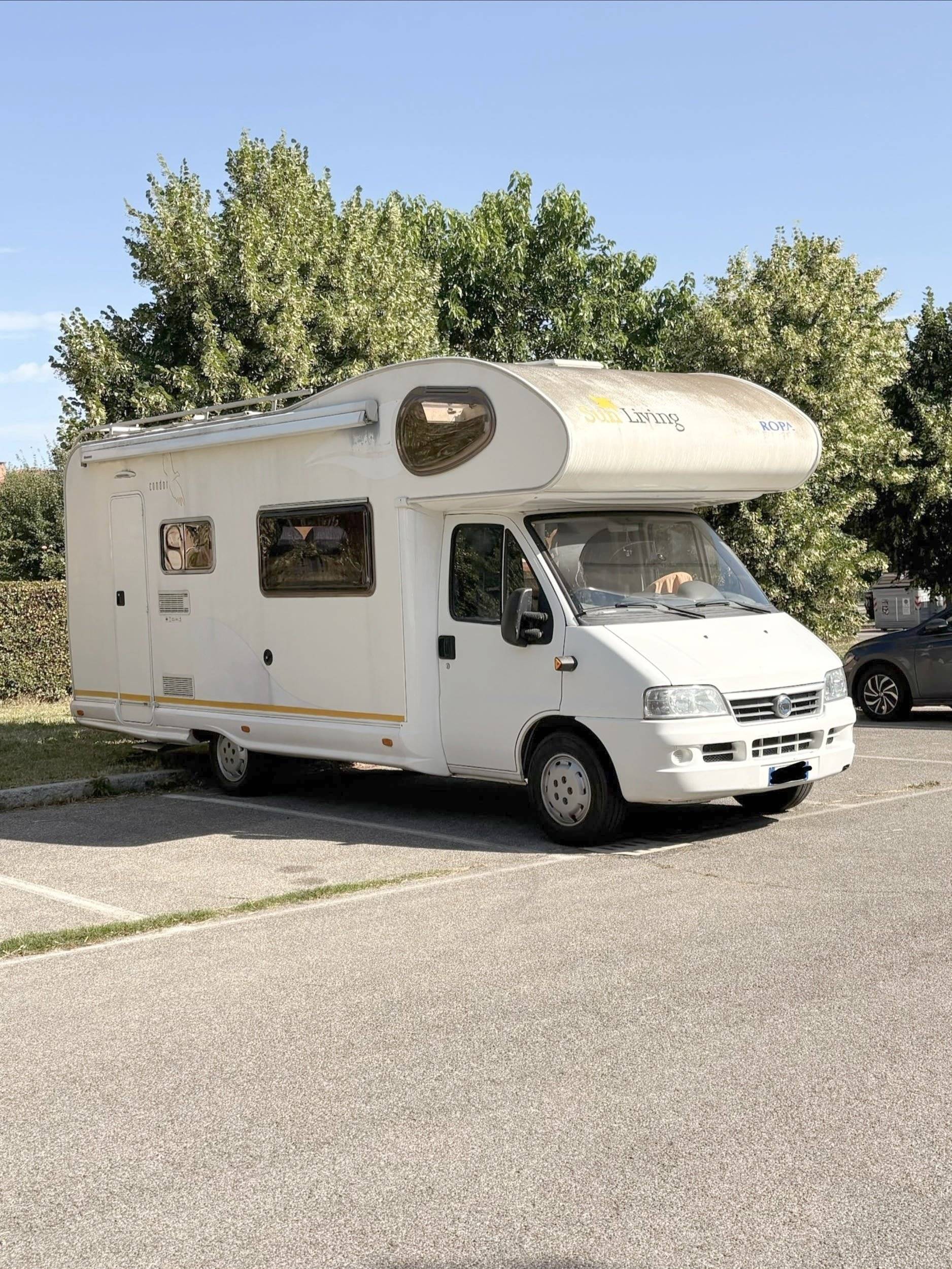 Vue avant de 3/4 Fiat Ducato - Yescapa