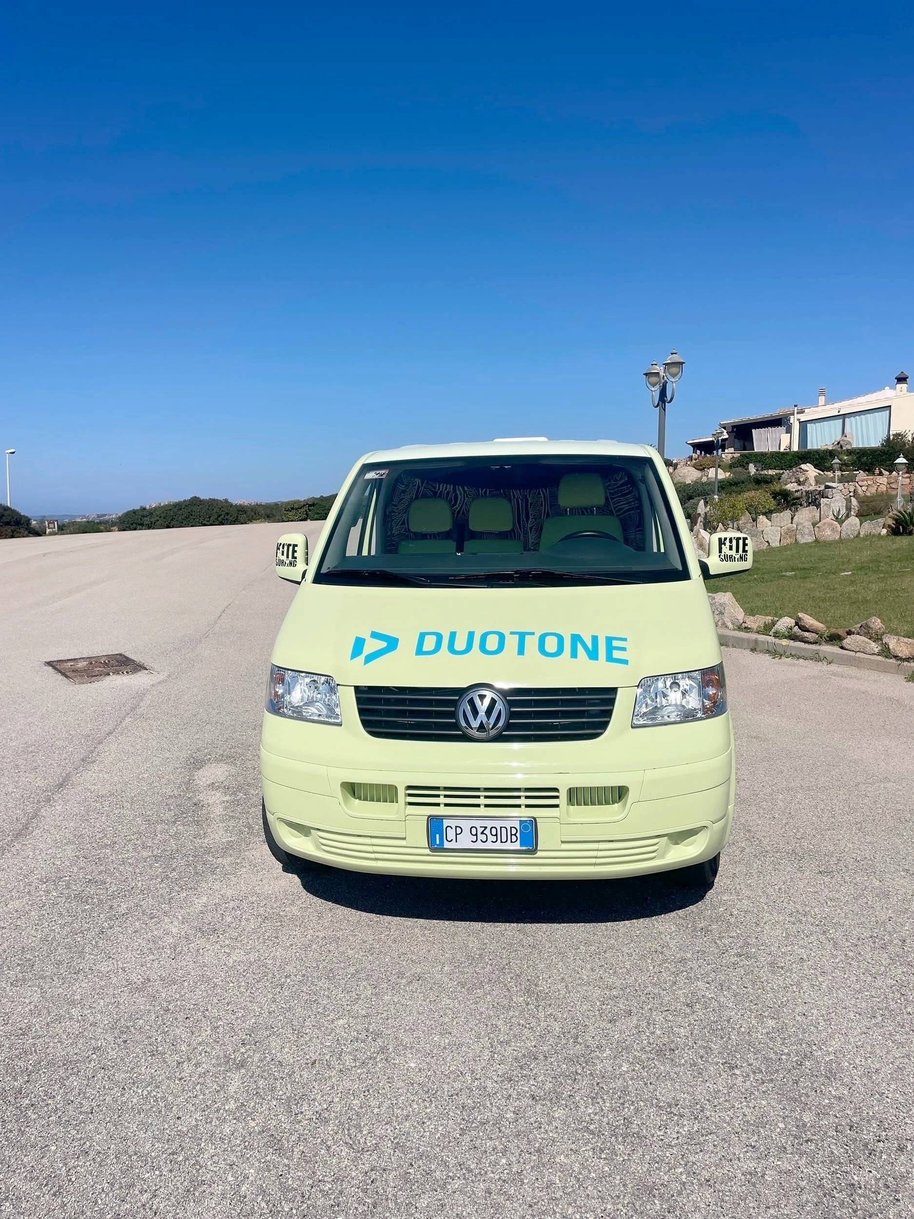 Vue avant de 3/4 Volkswagen Transporter 1.9 TD - Yescapa