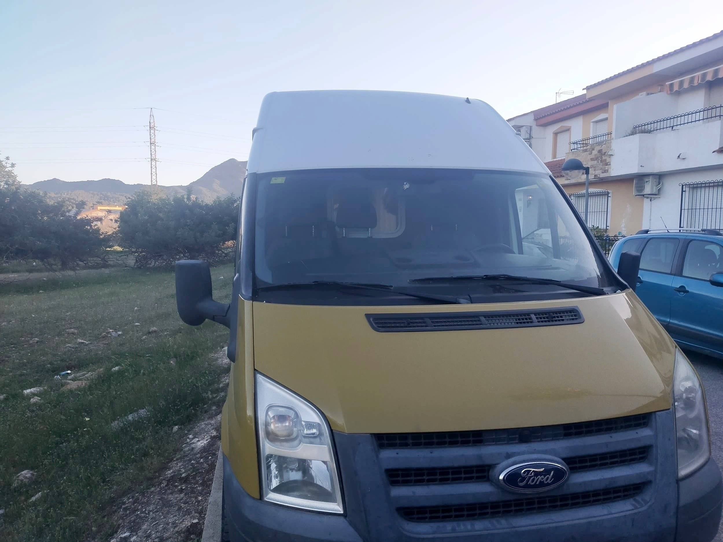 Vista frontale a ¾  - Yescapa