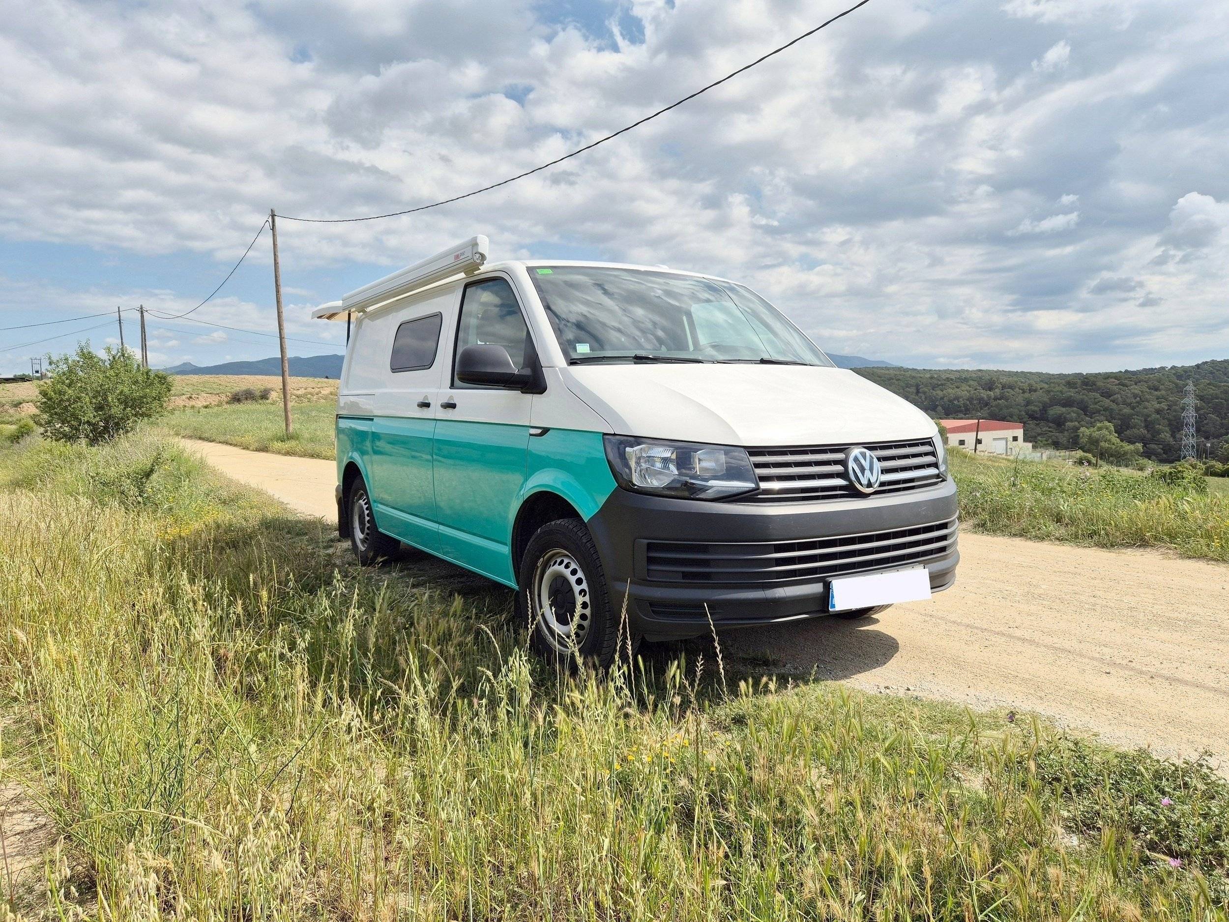 Vista frontale a ¾ Volkswagen T6 2,0 l 102 ch - Yescapa