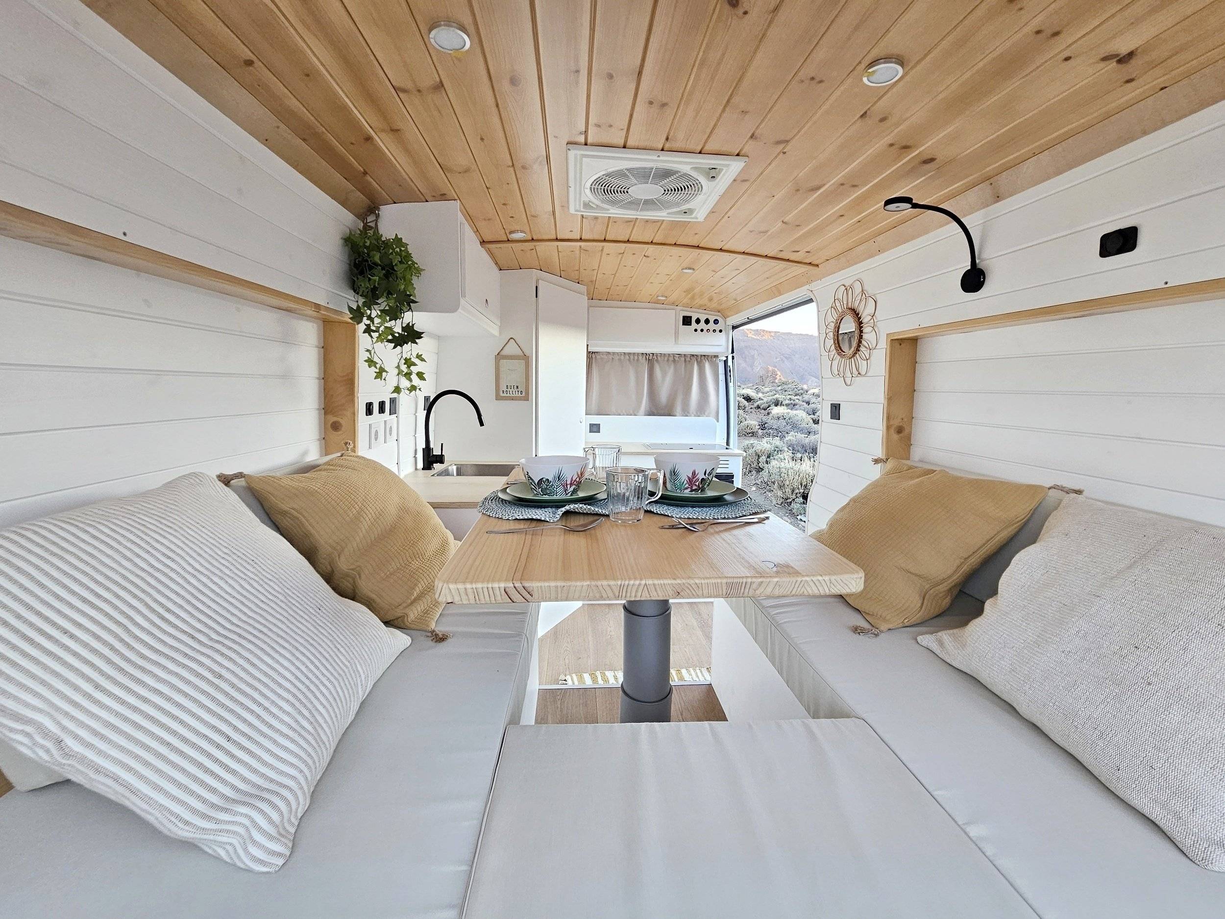 Dinette Ford FORD TRANSIT - Yescapa