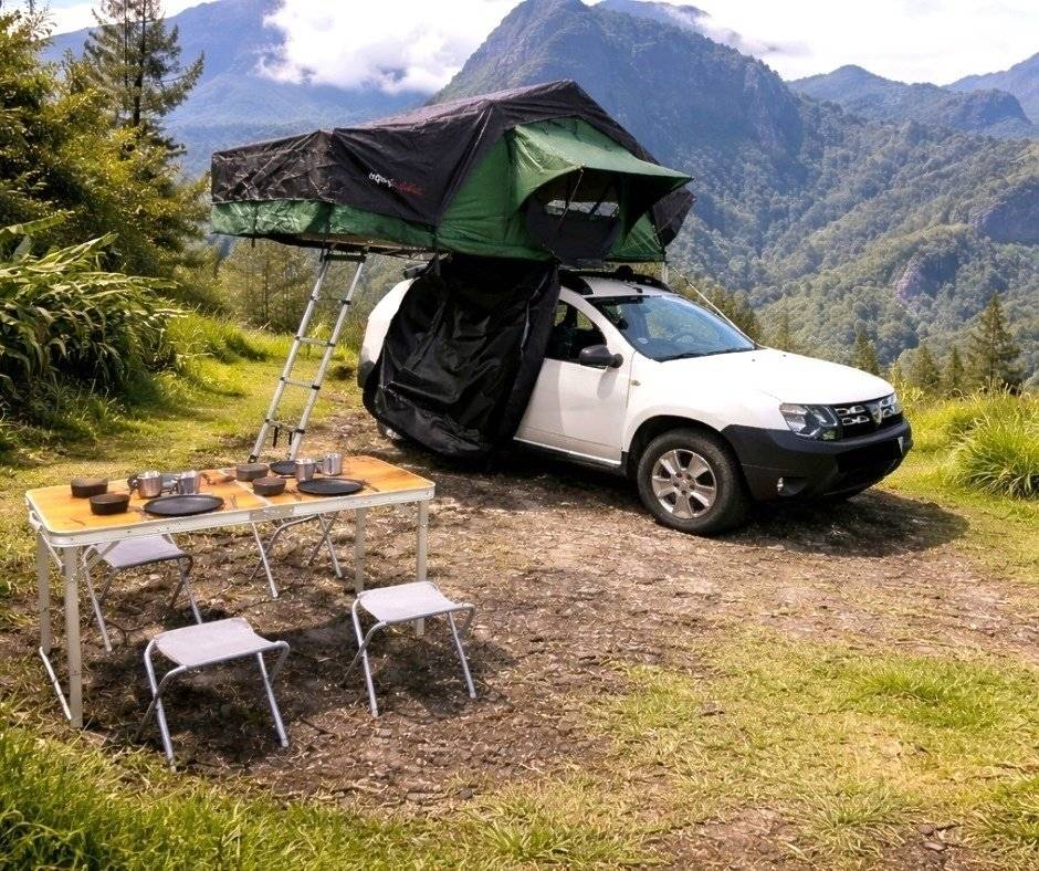 schräge Vorderansicht dacia - Yescapa