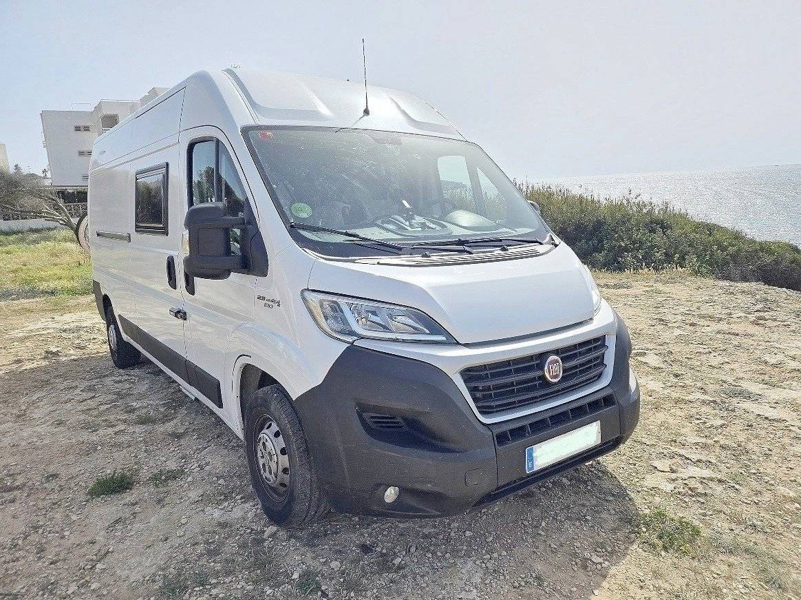 Vue avant de 3/4 Fiat - Yescapa
