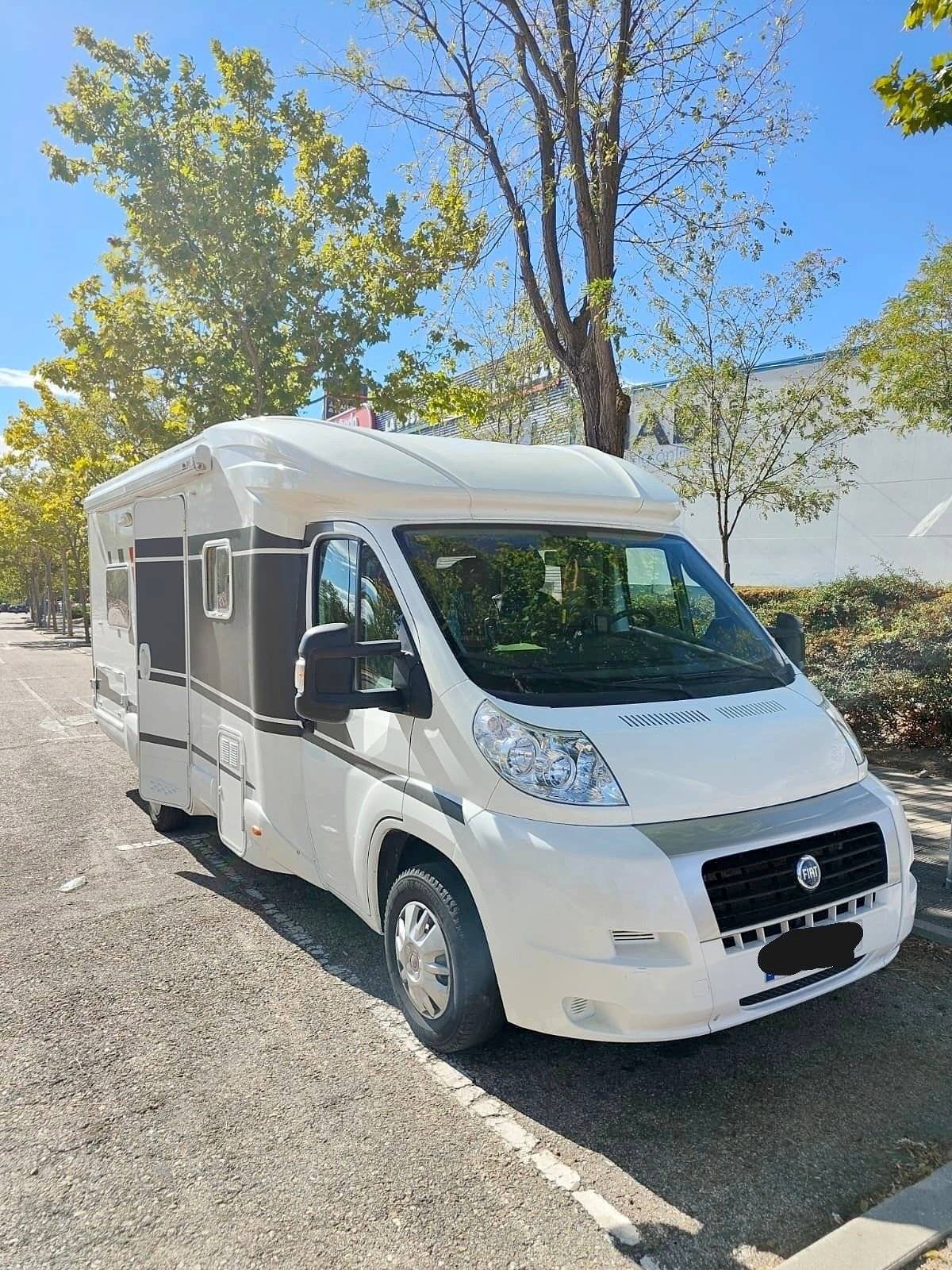 Front view from 3/4 Fiat FIAT DUCATO - Yescapa