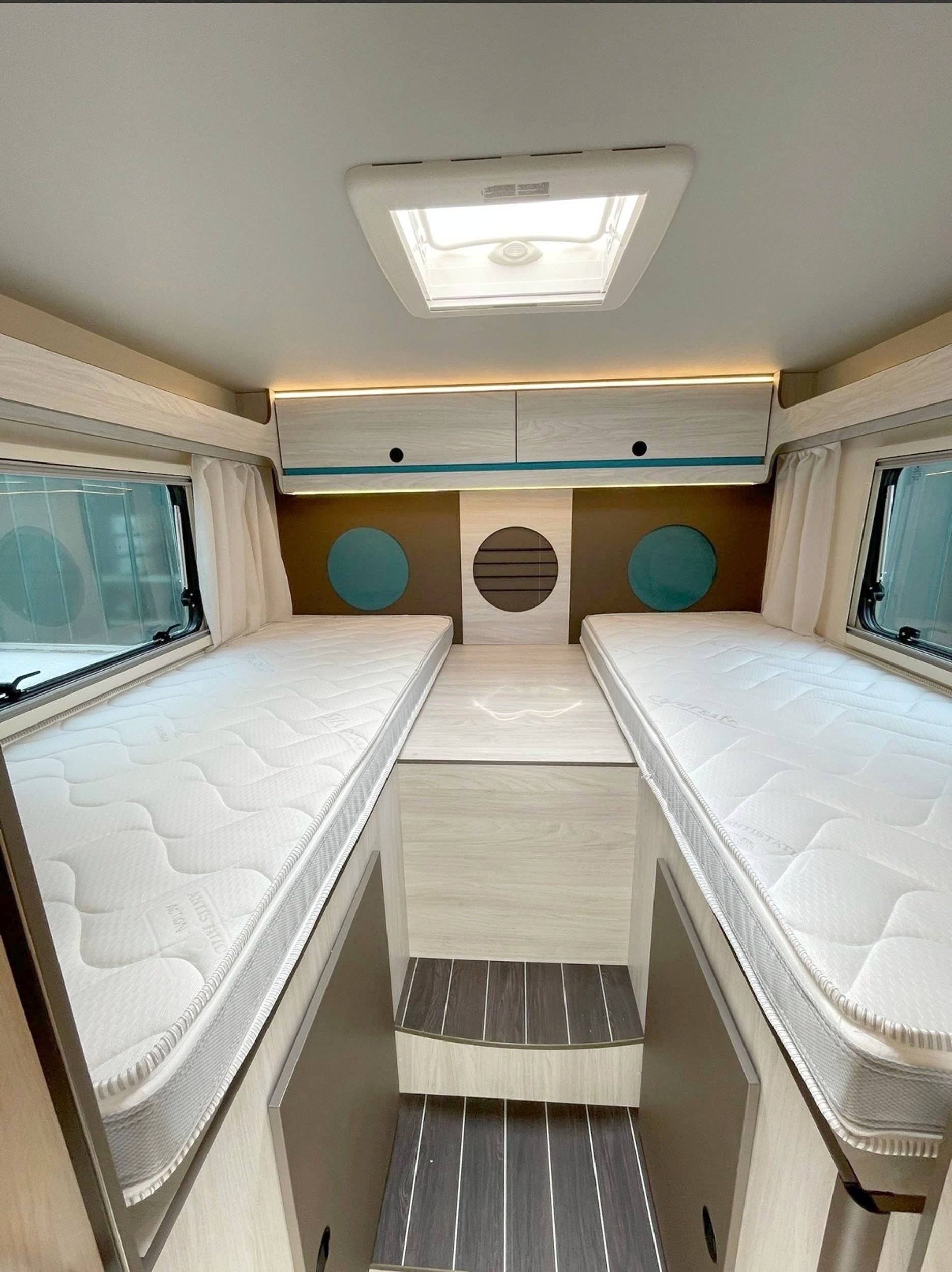 Schlafplätze Ford Custom 2,0 l 130 ch - Yescapa