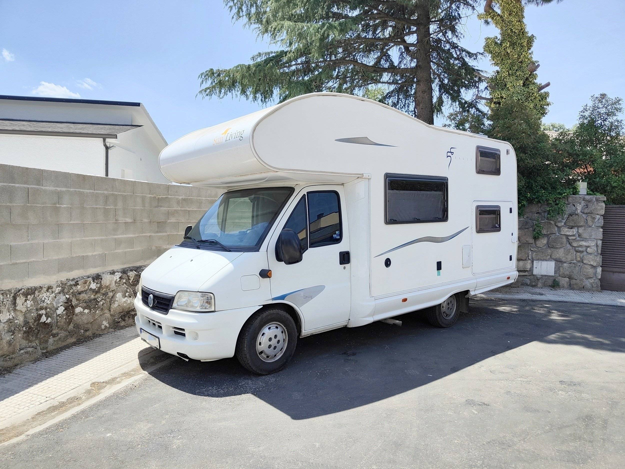 Vista de 3/4 Fiat Ducato 2.8 JTD - Yescapa
