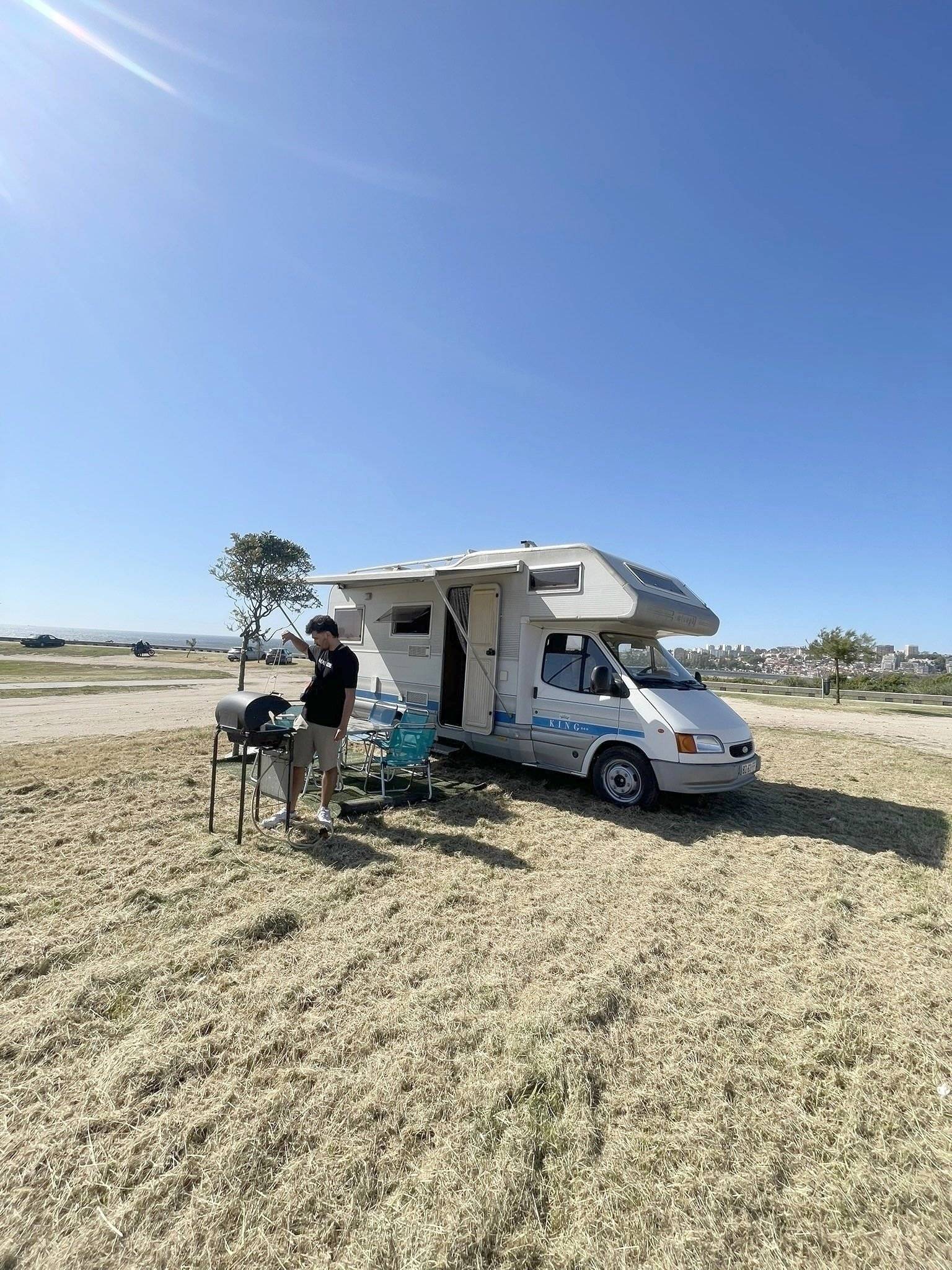 Front view from 3/4 Ford Transit 2.5D - Yescapa