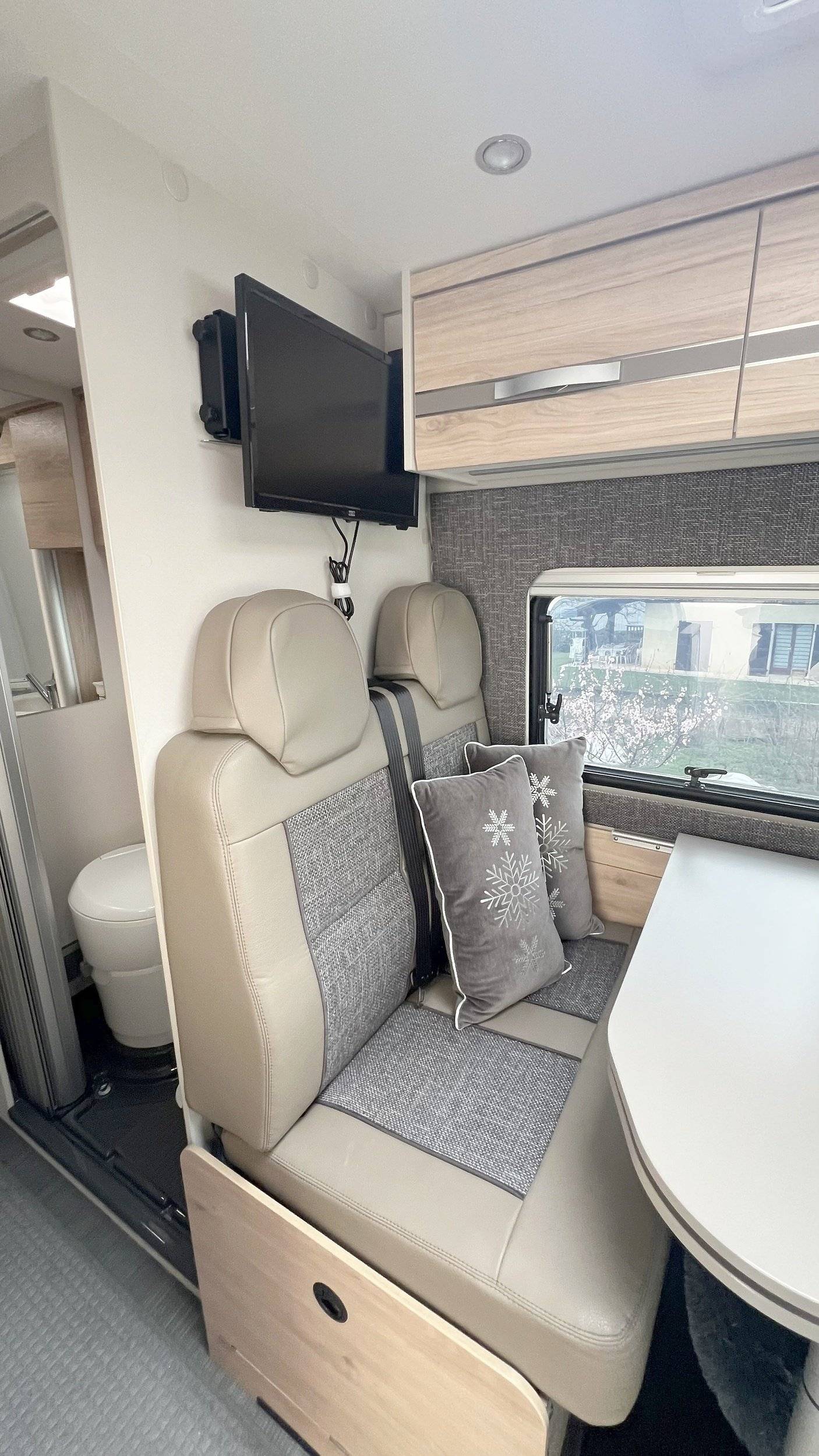Dining Area Peugeot Peugeot boxer - Yescapa