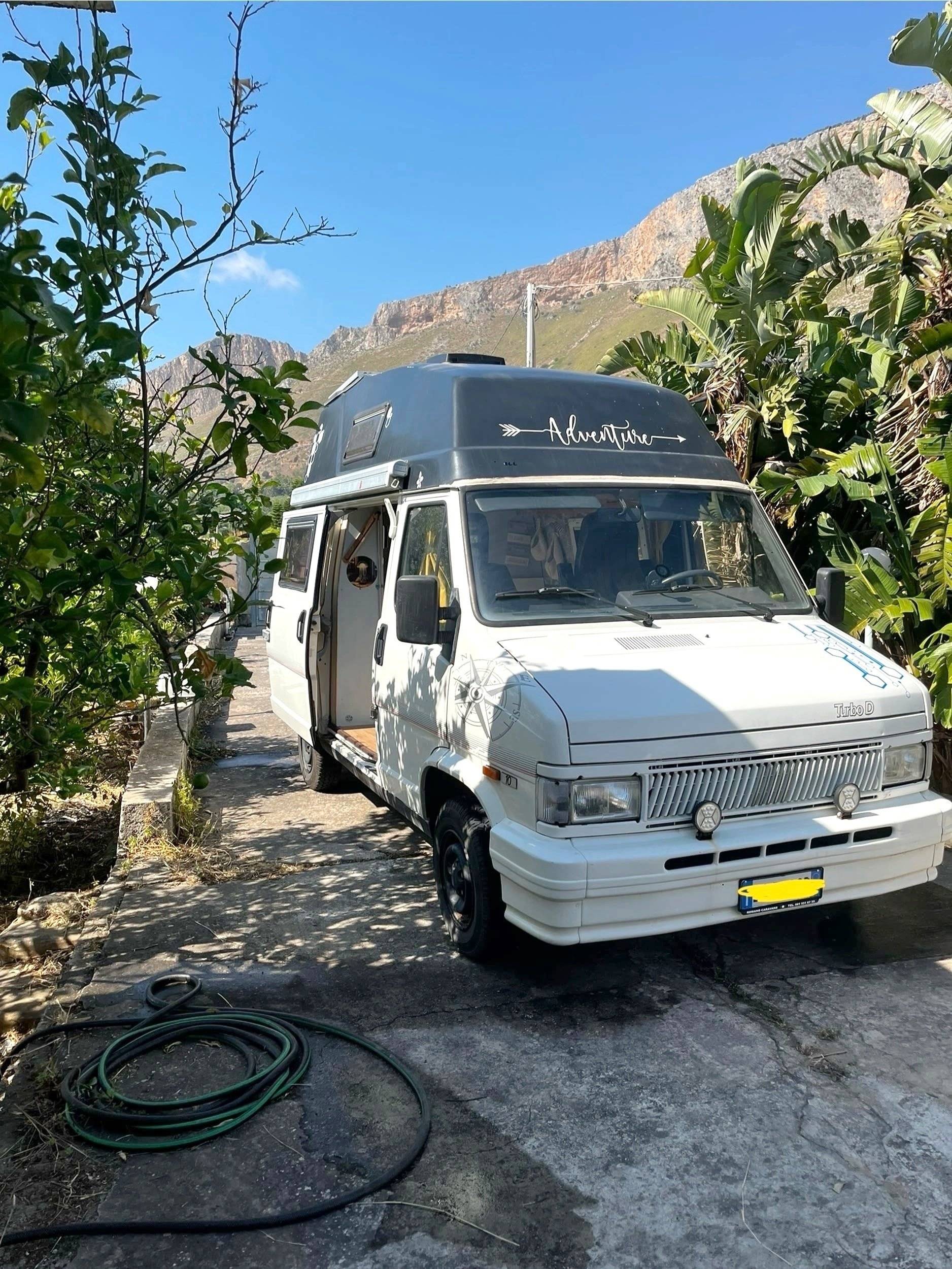 Vista del vehículo ángulo delantero Fiat DUCATO - Yescapa