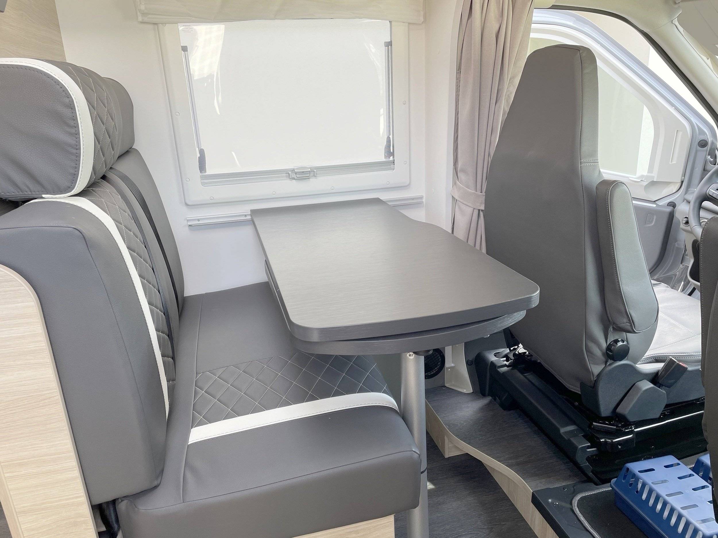 Coin repas Ford Transit 2,0 l 170 ch - Yescapa