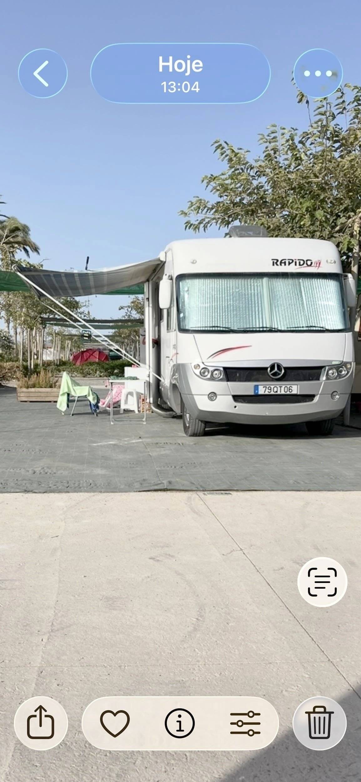 Front view from 3/4 Mercedes Sprinter 313CDI - Yescapa