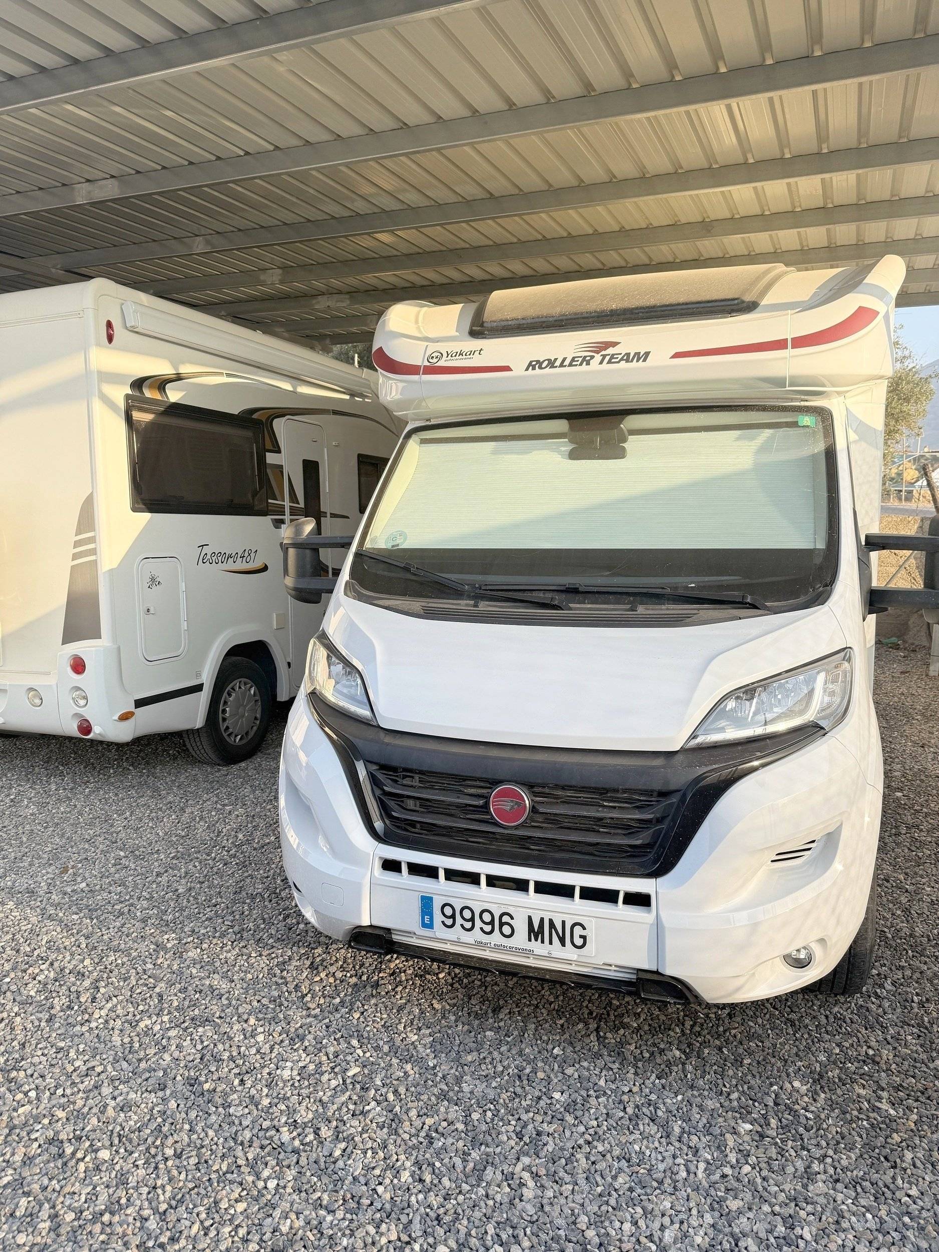Vue avant de 3/4 Fiat Ducato 2,2 l Multijet 130 ch. - Yescapa