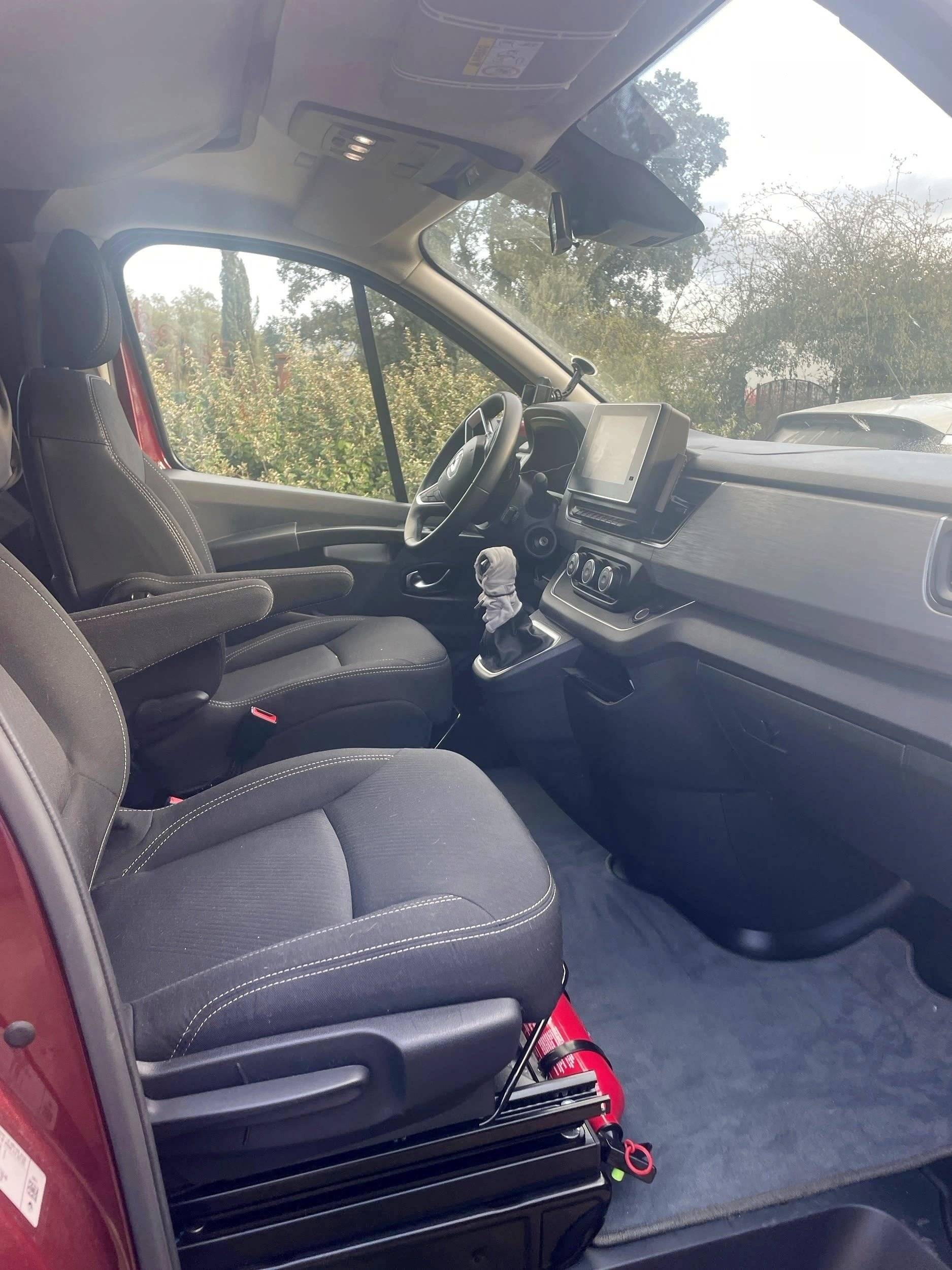 Coin repas Renault Trafic 2,5 l 150 ch - Yescapa