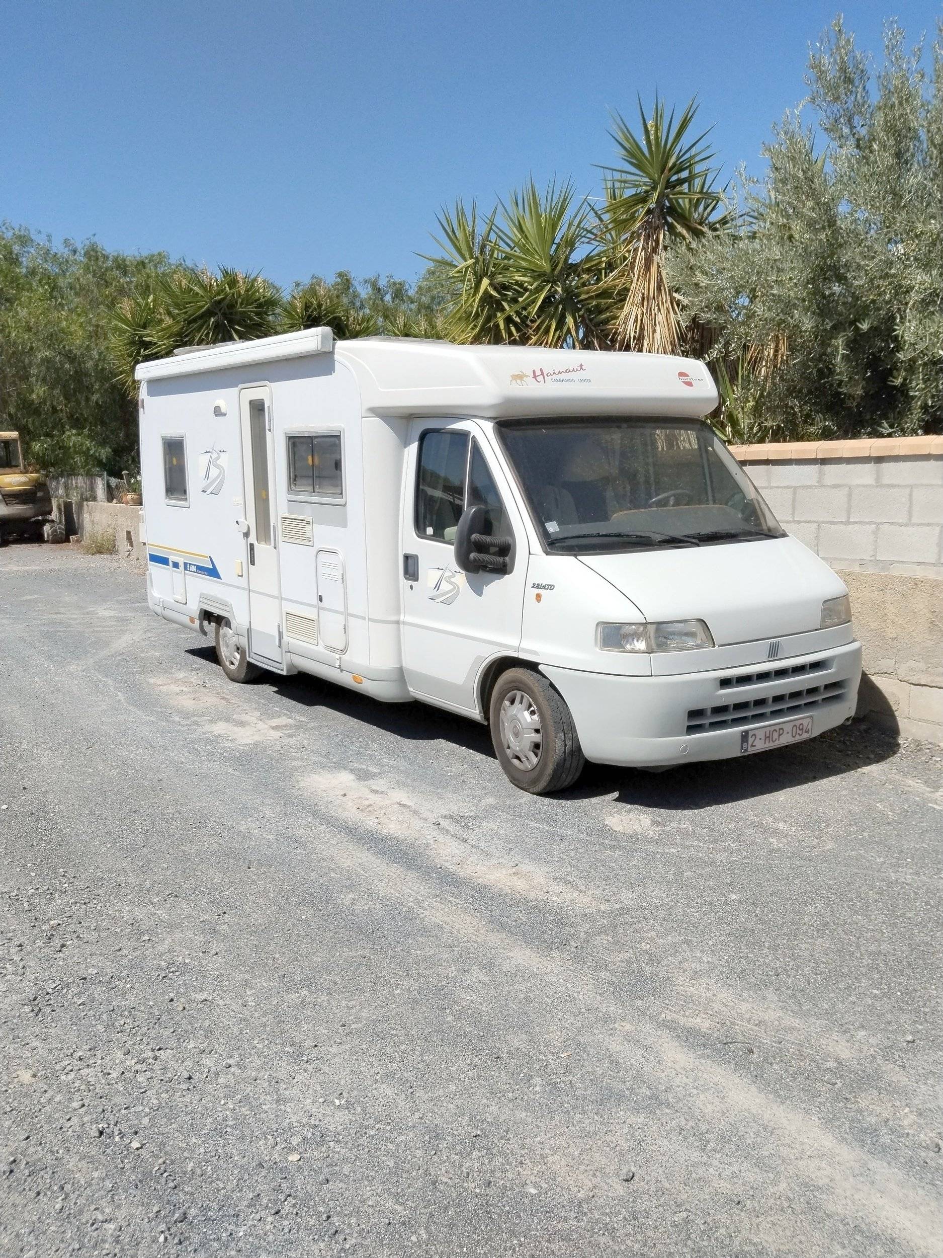 Front view from 3/4  - Yescapa