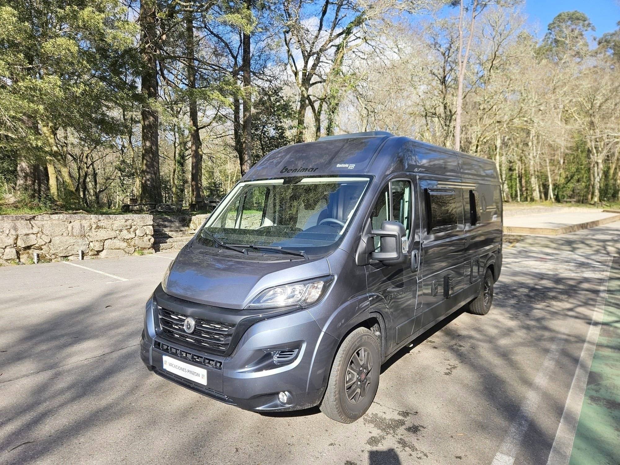 Vue avant de 3/4 Fiat - Yescapa