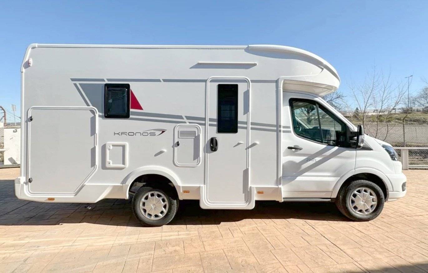 Front view from 3/4 Ford transit TDCI 170CH - Yescapa