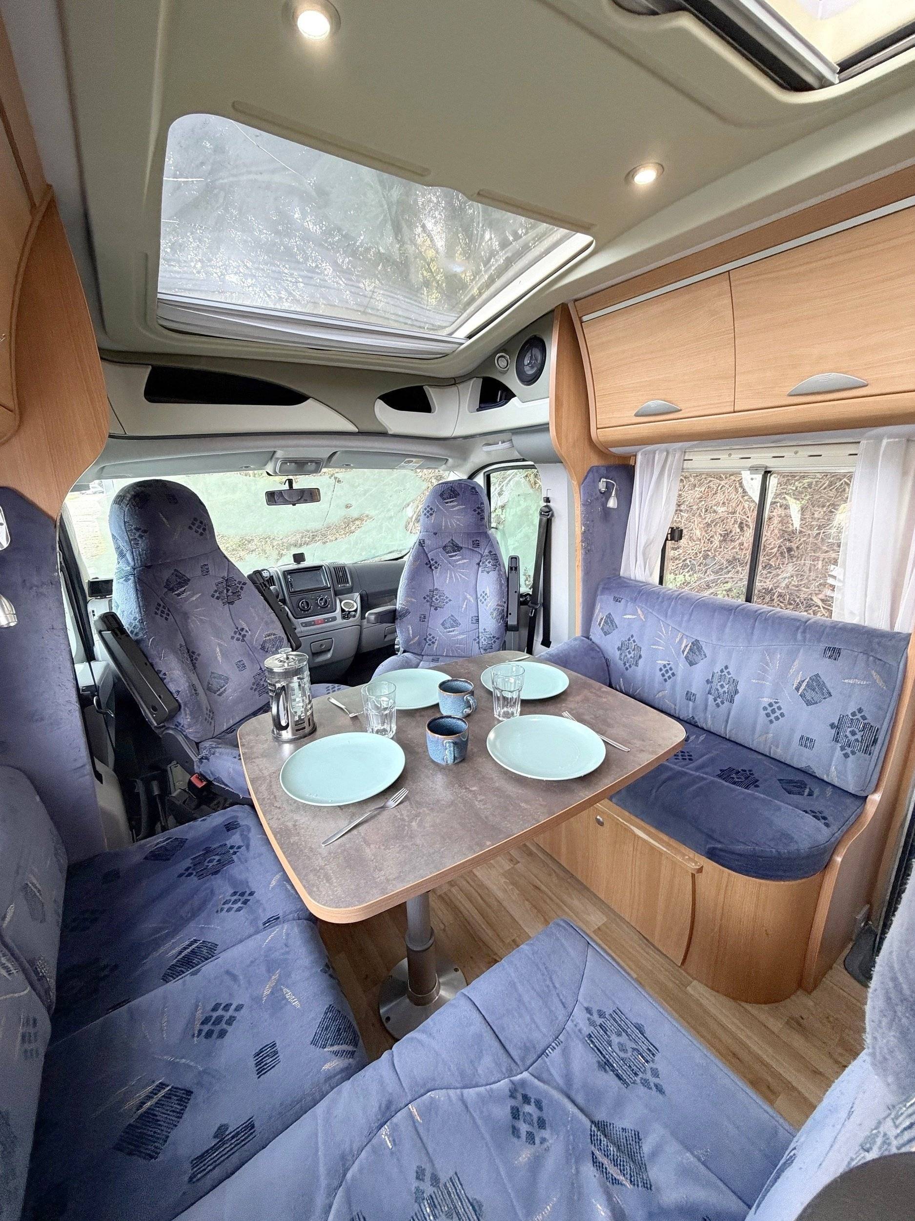 Dinette Citroën Jumper 2,2 l 130 ch - Yescapa