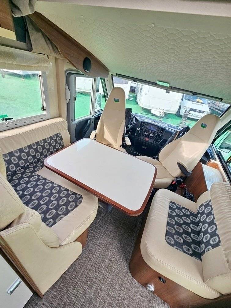 Dining Area Fiat FIAT DUCATO - Yescapa