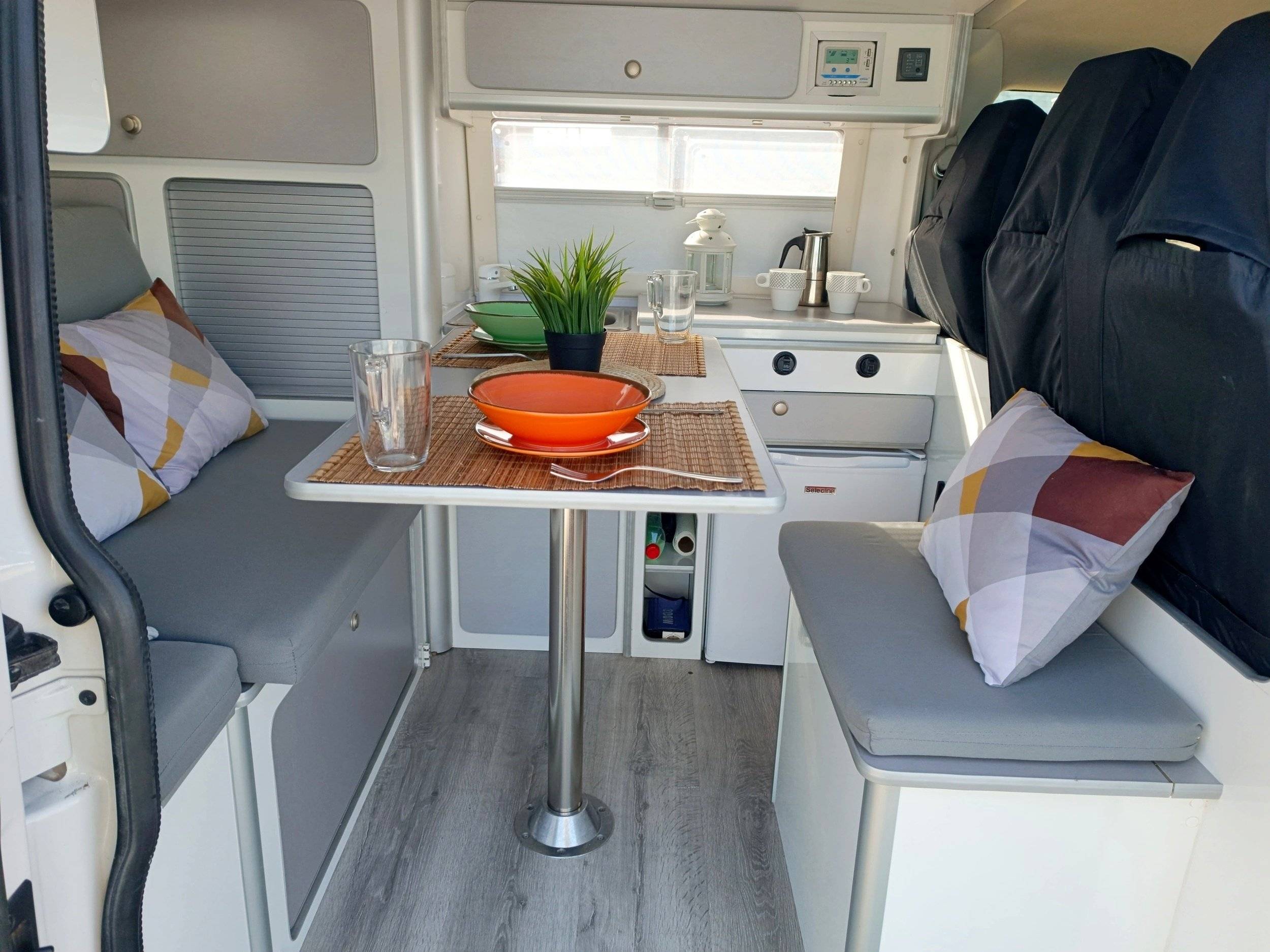 Área de jantar Volkswagen Volkswagen Transporter - Yescapa