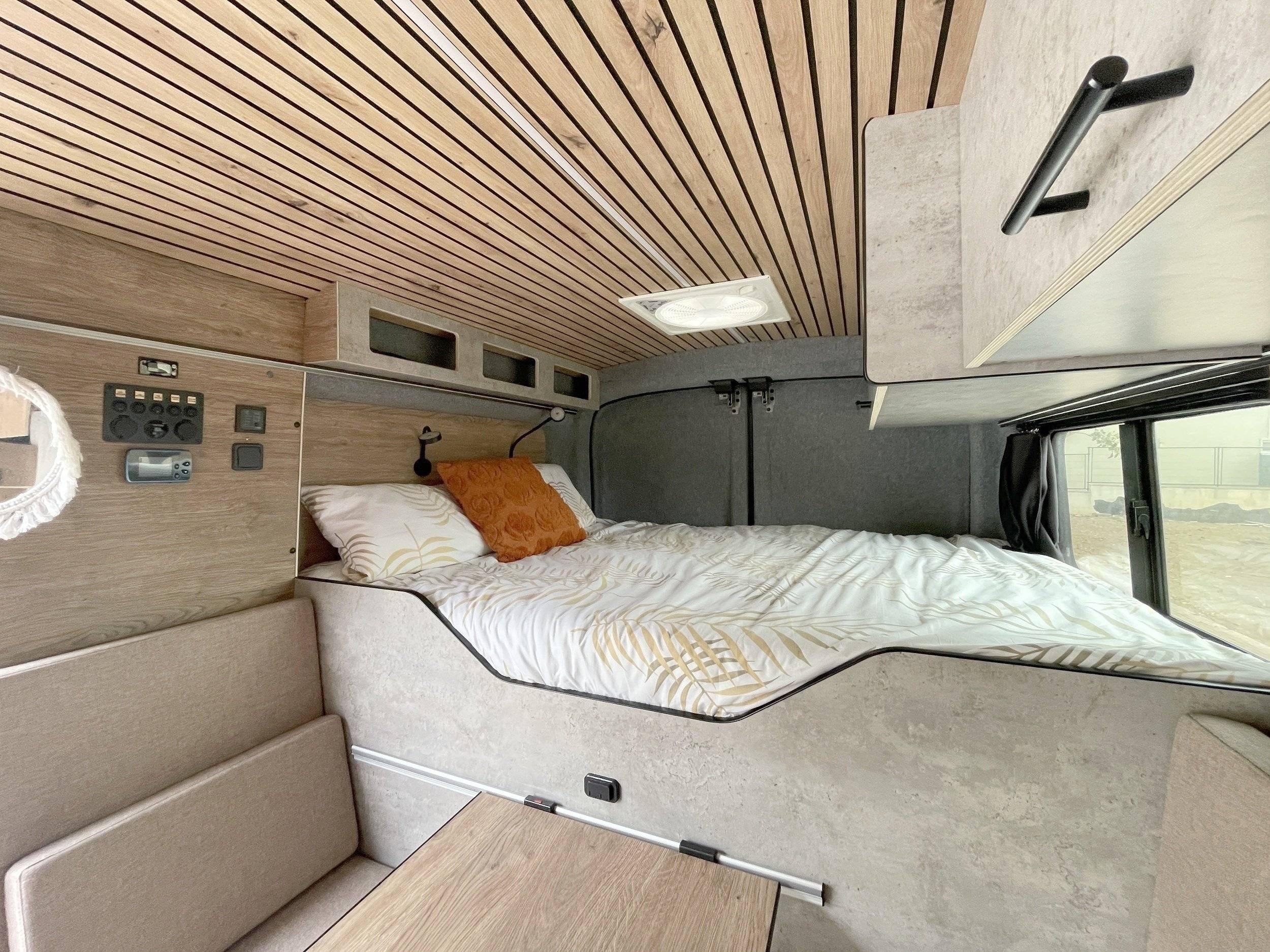 Plazas en cama Ford Transit 125 ch - Yescapa