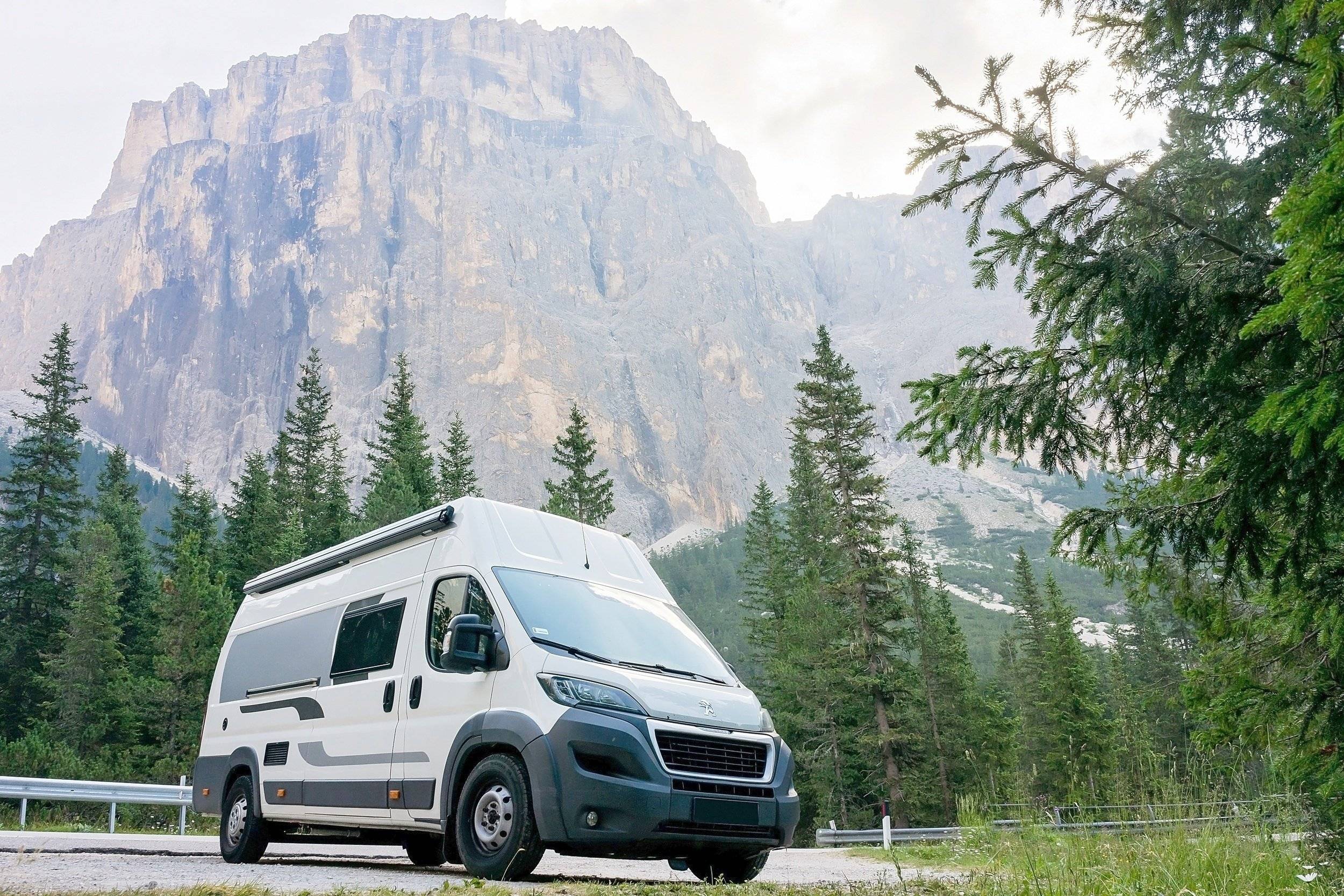 Vista frontale a ¾ Peugeot Peugeot Boxer - Yescapa