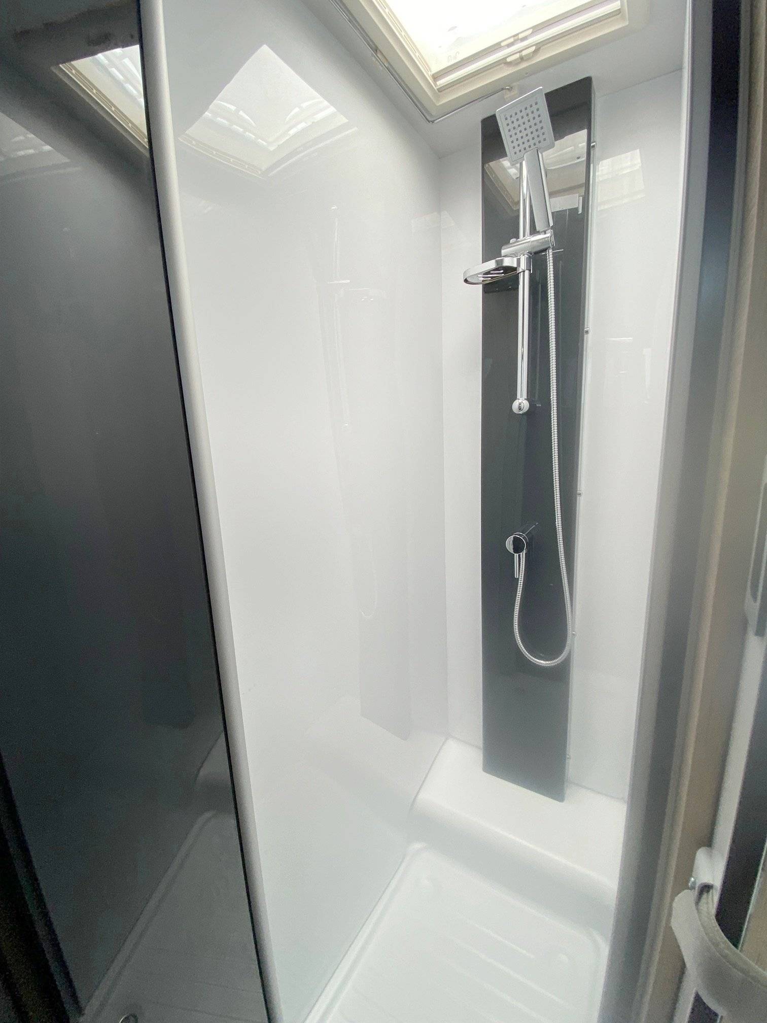 Challenger ford transit