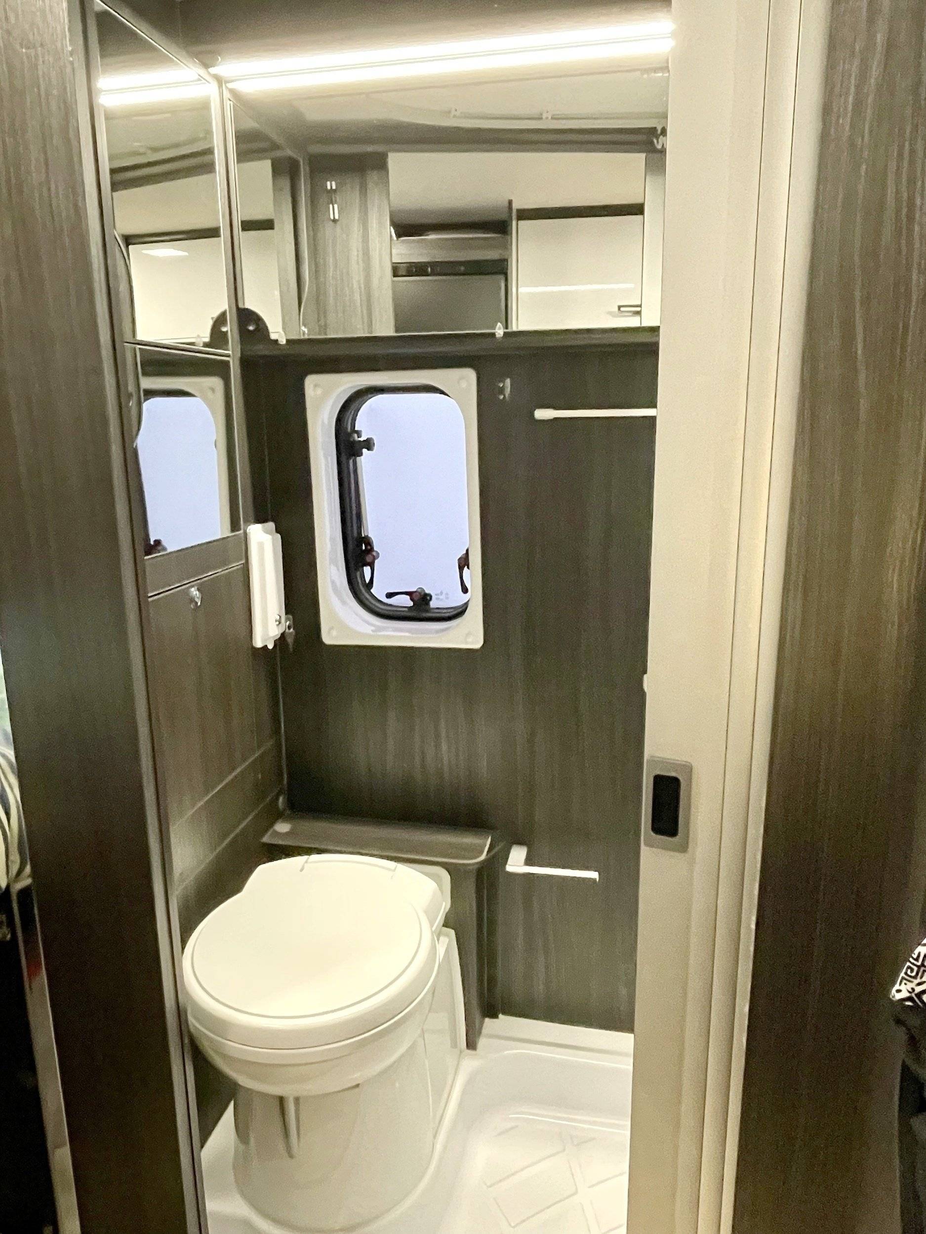 Benimar Benivan B144