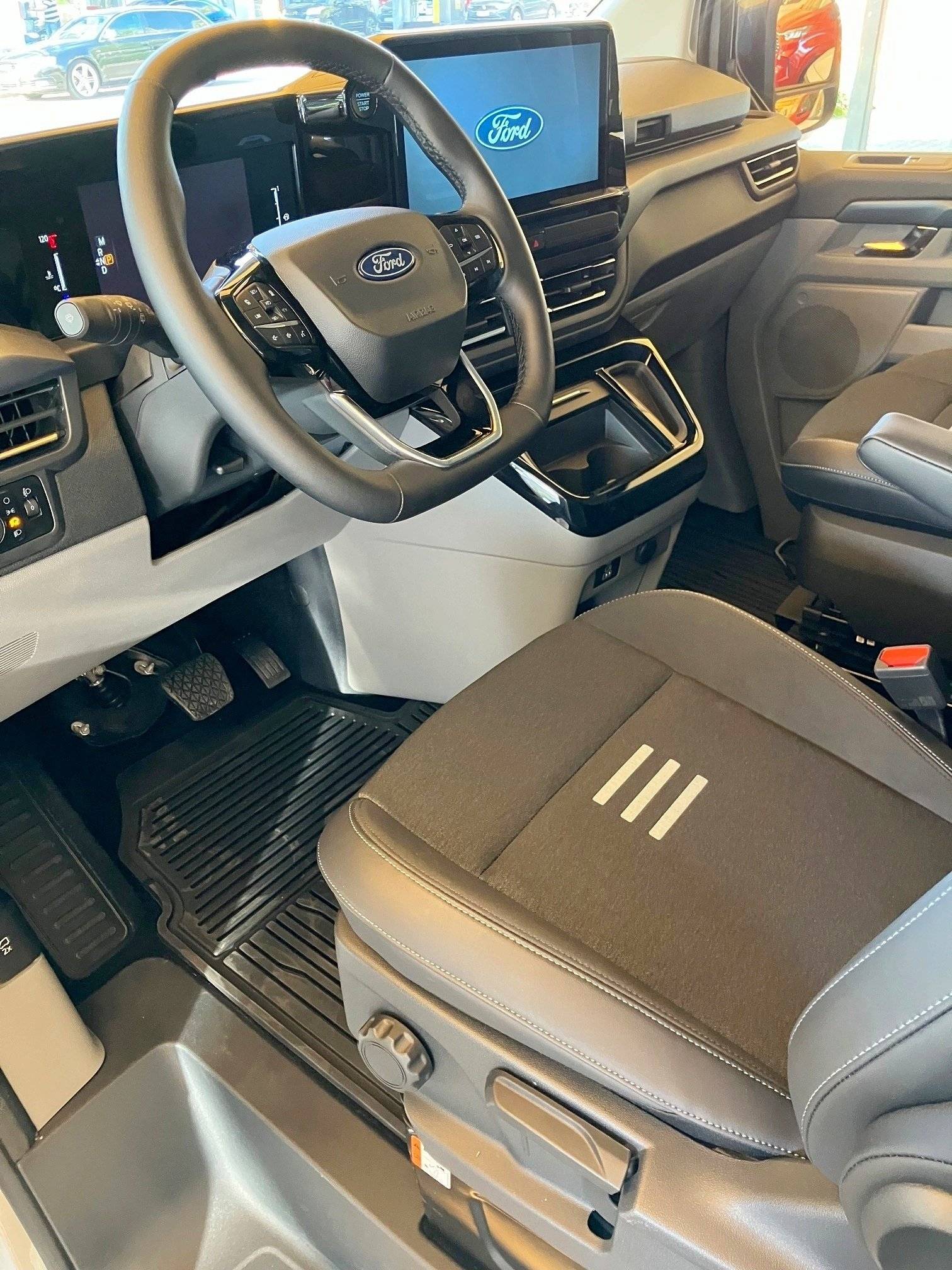 Fahrerbereich Ford Ford Nugget - Yescapa