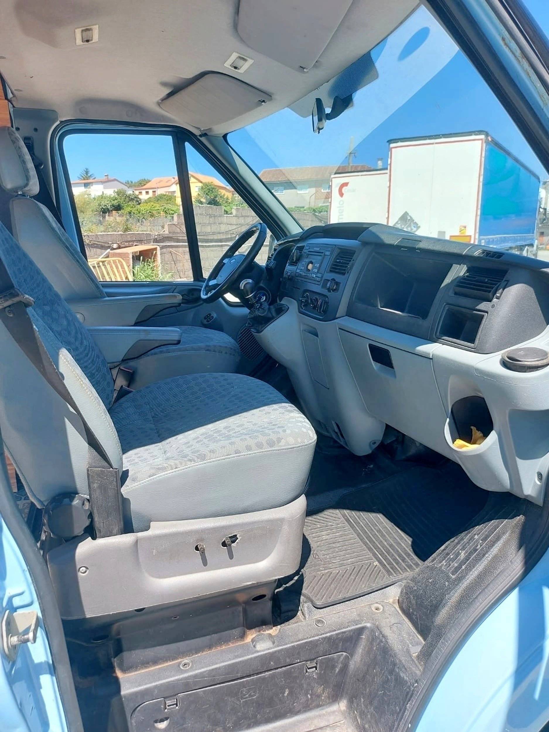 Puesto de conducción Ford Transit 2,4 l TDCi 140 ch. - Yescapa