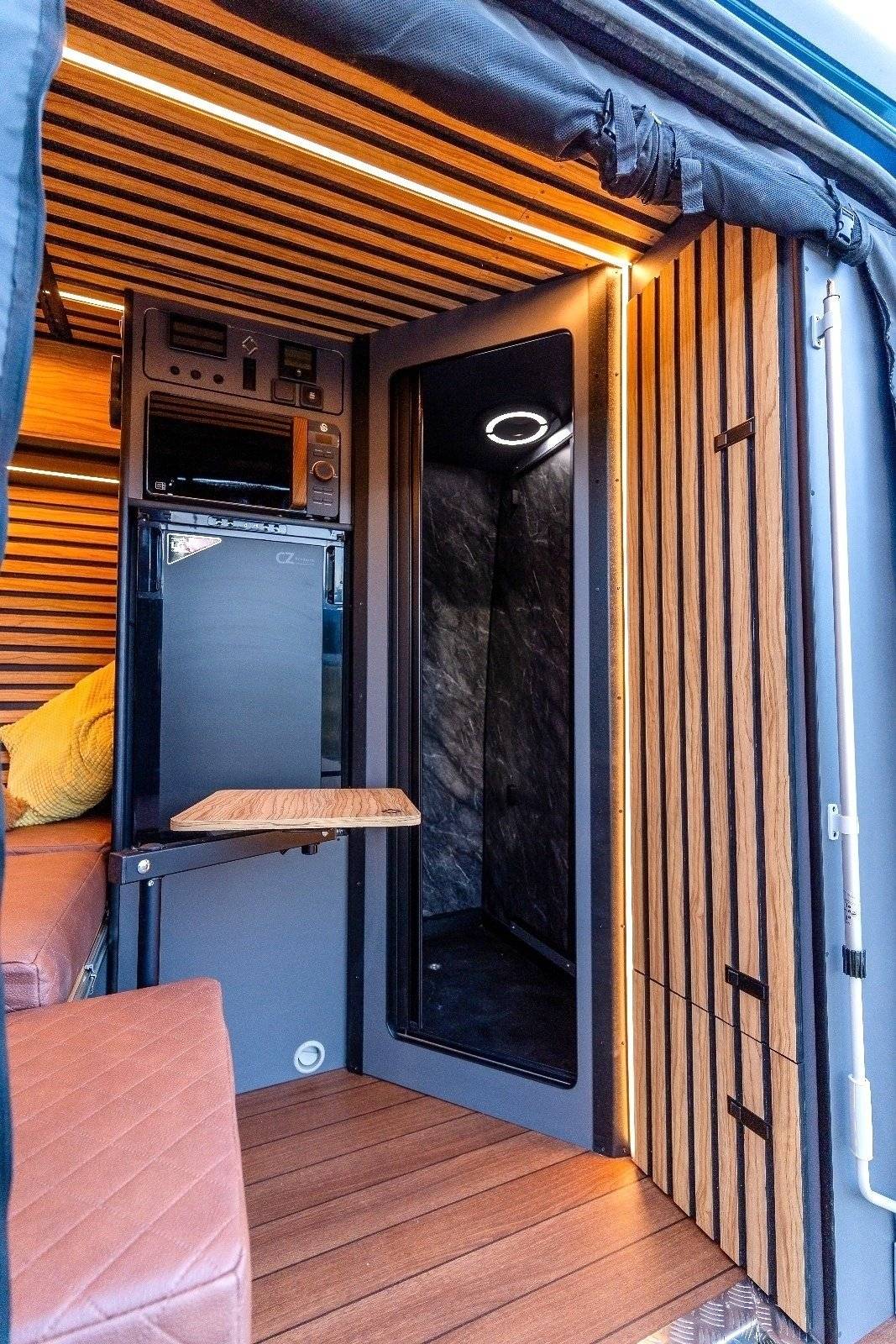 Área de jantar Mercedes Mercedes Benz Sprinter 4x4 316 CDI - Yescapa