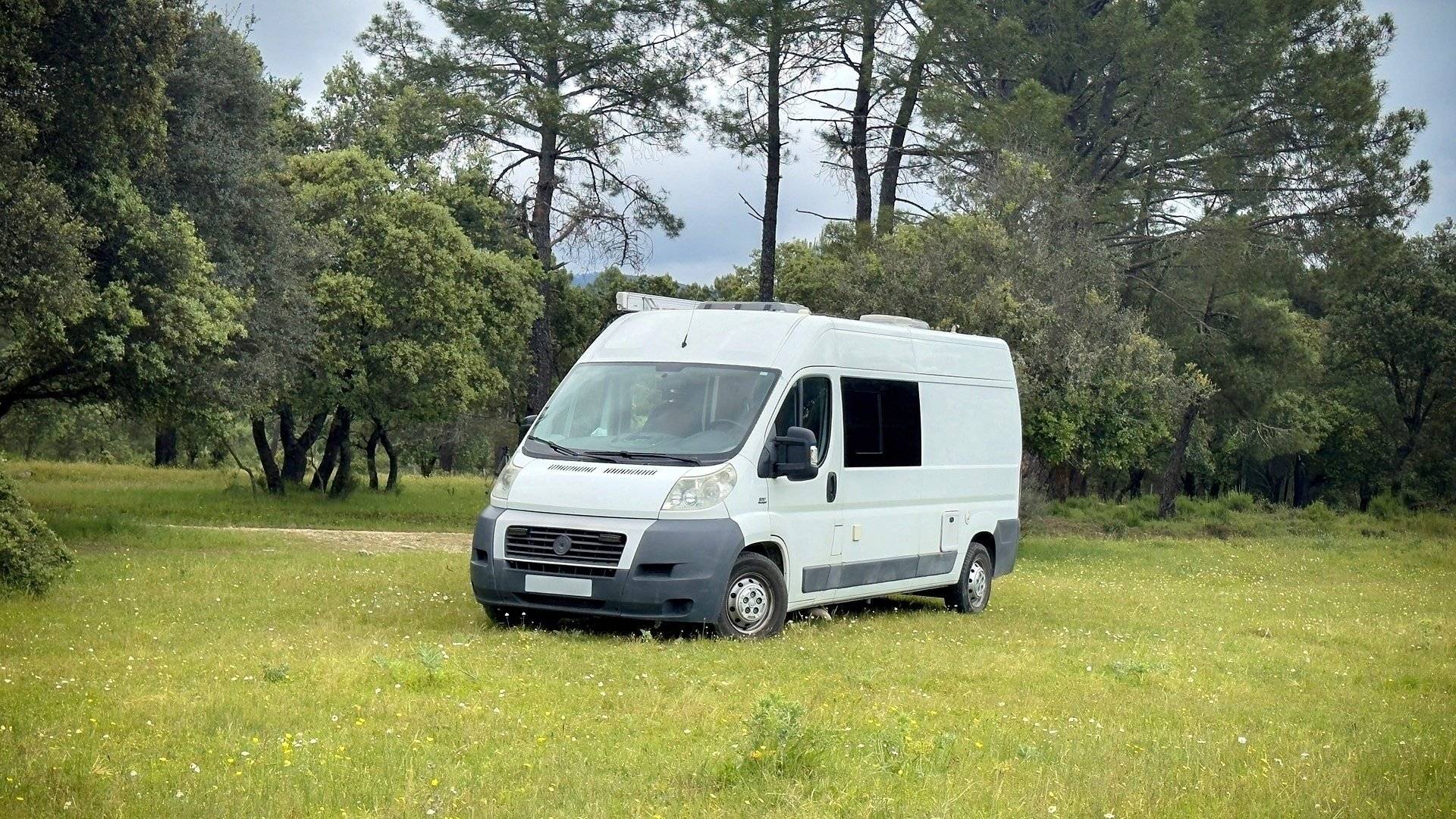 Vista del vehicle angle davanter Fiat FIAT DUCATO - Yescapa