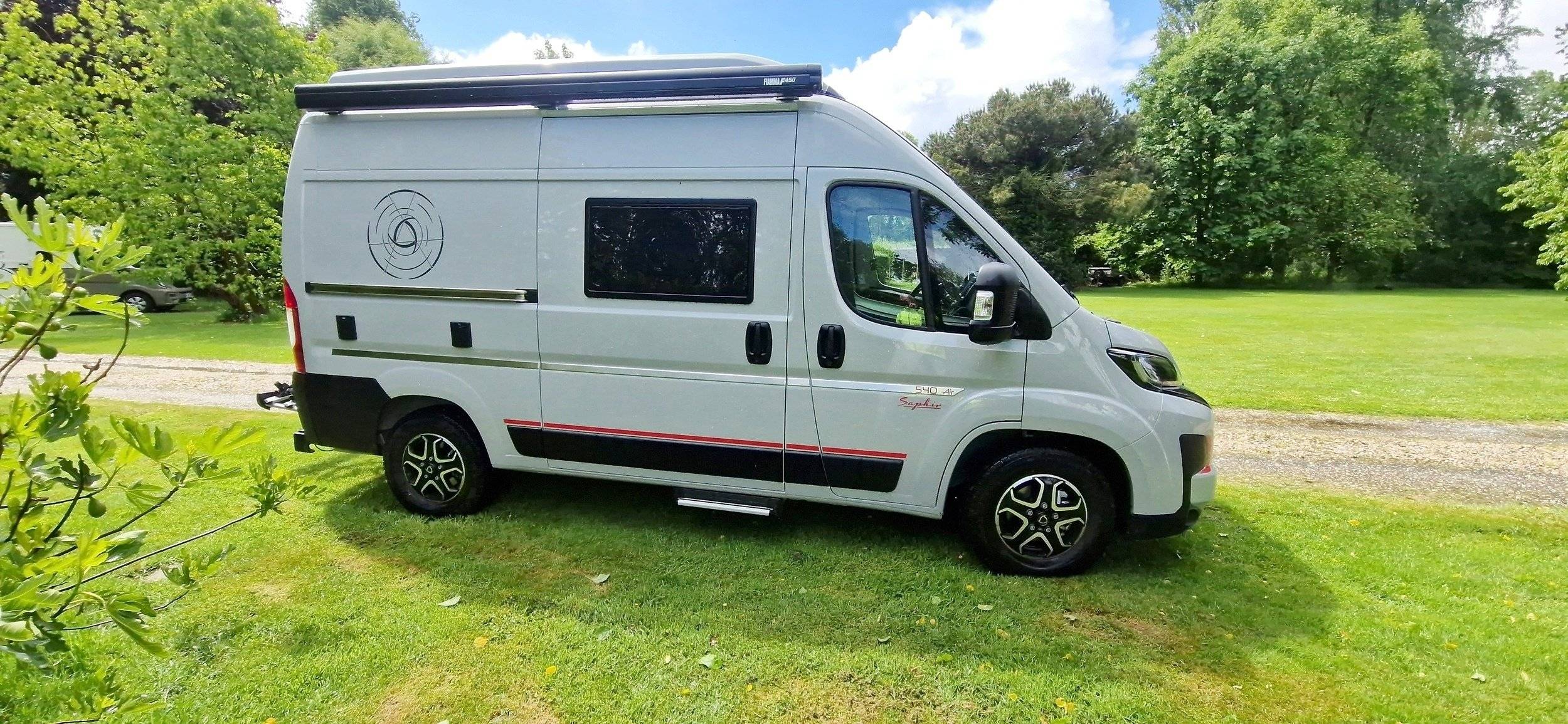 Front view from 3/4 Peugeot Peugeot - Yescapa