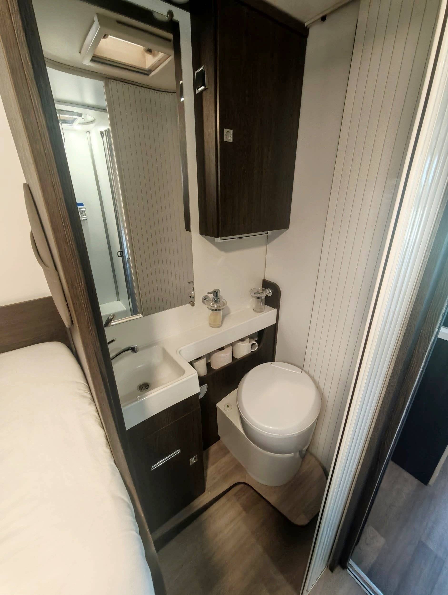 Angolo cucina Ford Transit 2,0 l 170 ch - Yescapa