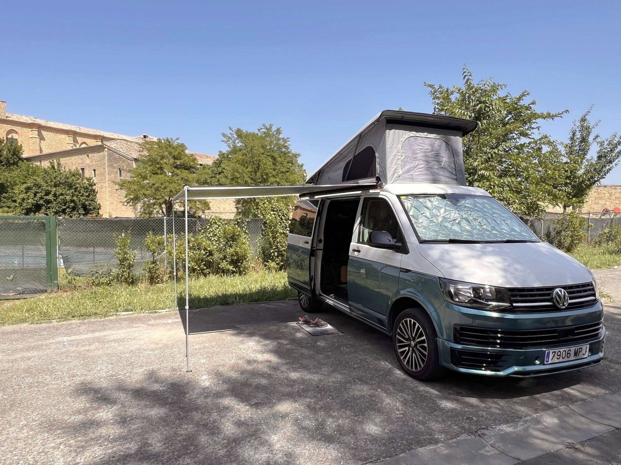 Dining Area Volkswagen Transporter T6 2,0 l 150ch - Yescapa
