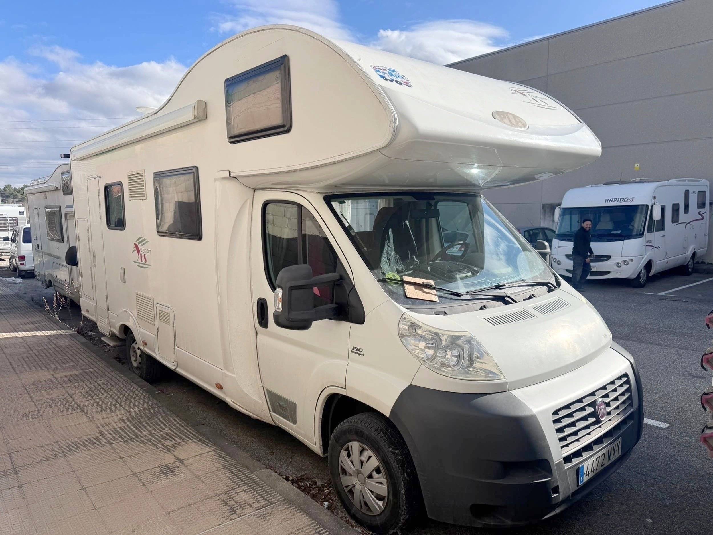 Vista del vehículo ángulo delantero Fiat Ducato 2,3 l Multijet 130 ch. - Yescapa