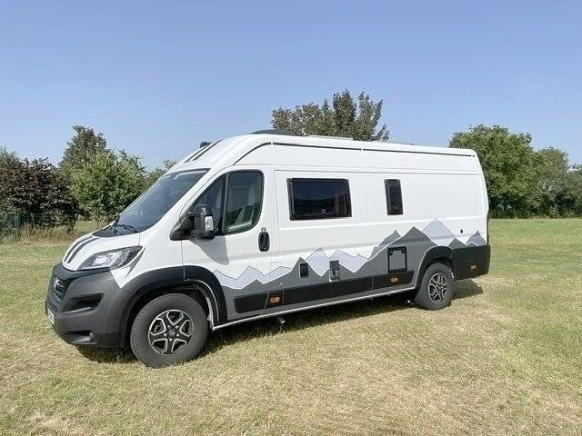 Vue avant de 3/4 Fiat Ducato 140 cv BVA - Yescapa
