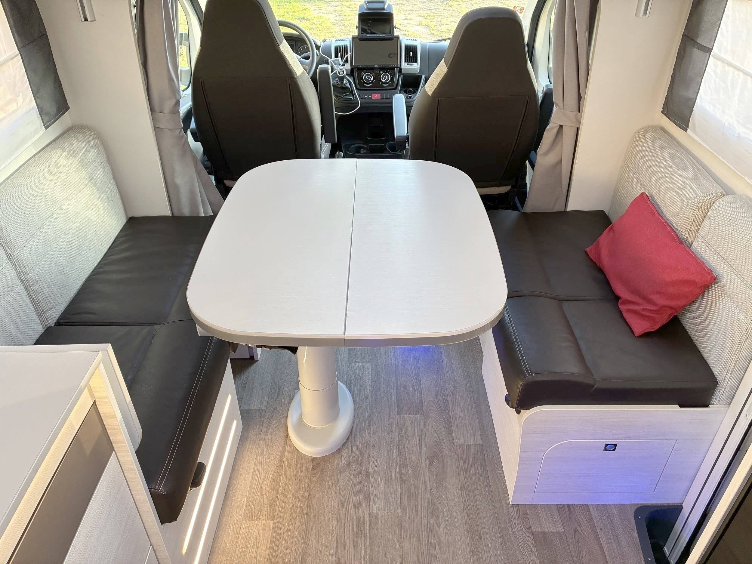 Dinette Fiat 2,3 l 130 ch. - Yescapa