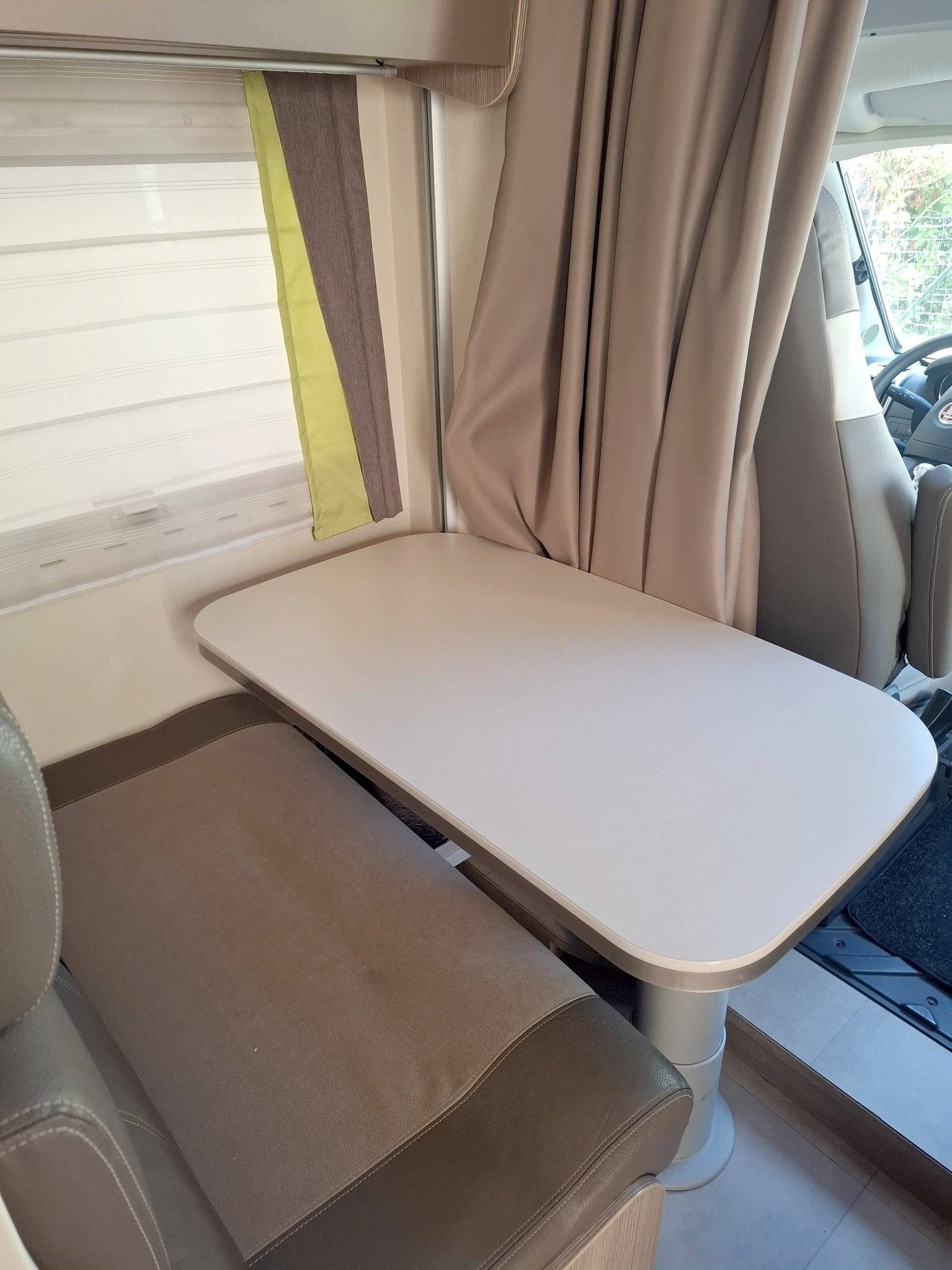 Coin repas Fiat 2,3 l 130 ch - Yescapa