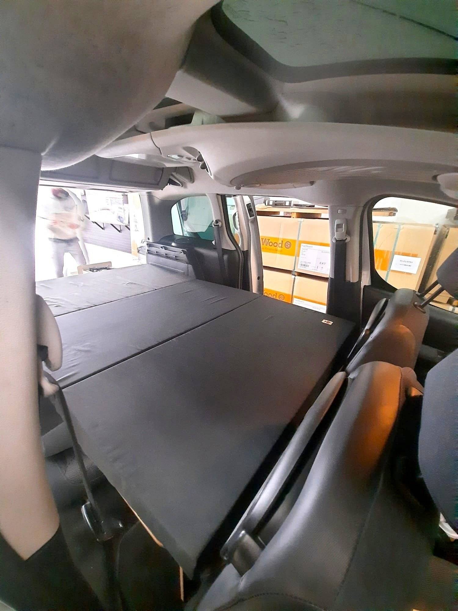 Plazas en cama Peugeot Partner 1,6 HDI 90 ch - Yescapa
