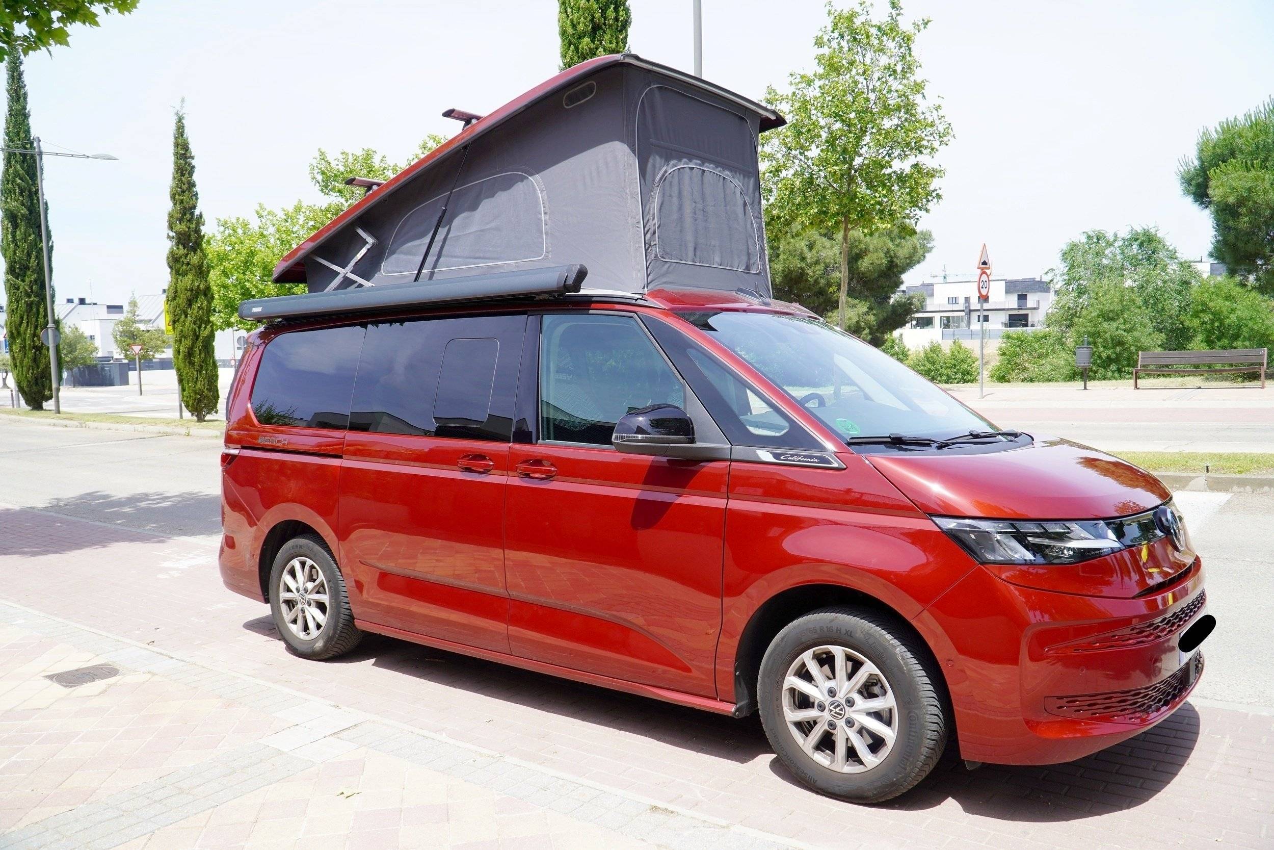 Vista del vehicle angle davanter Volkswagen California - Yescapa