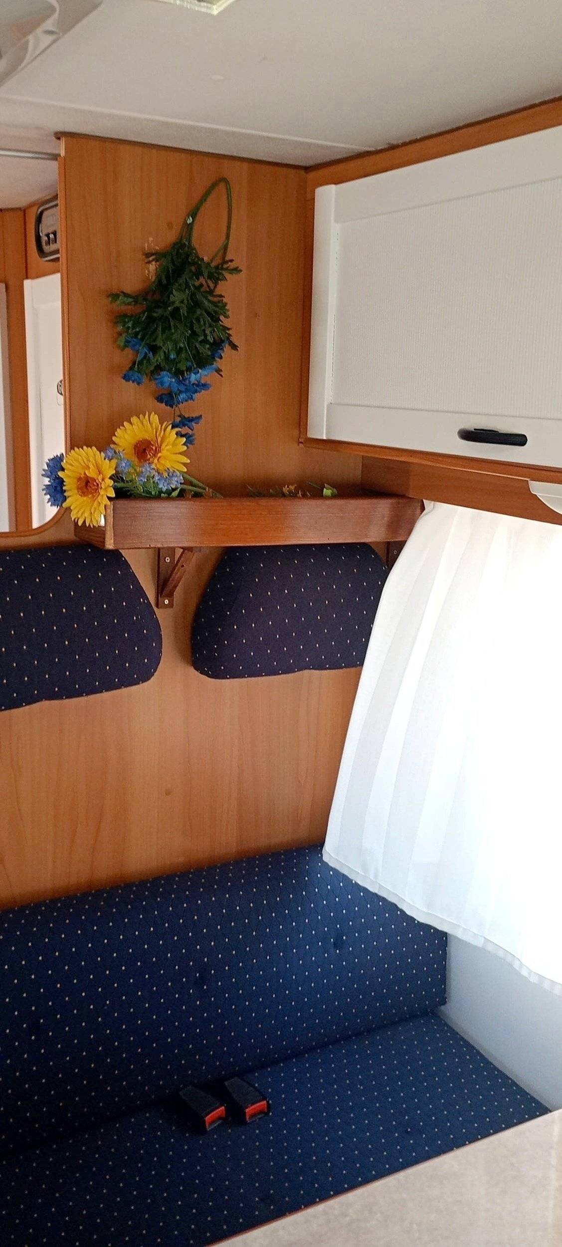 Área de jantar Fiat fiat ducato 2800 JTD - Yescapa