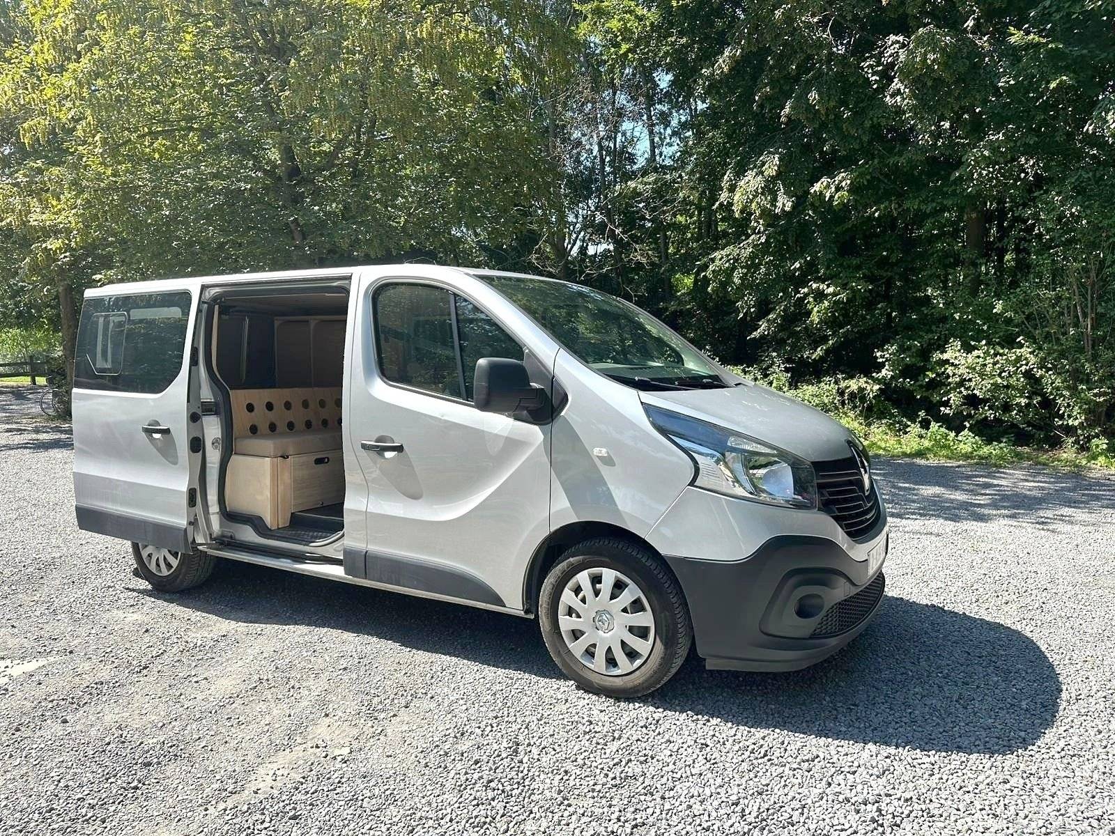 Voorkant 3/4 Renault Renault Trafic - Yescapa