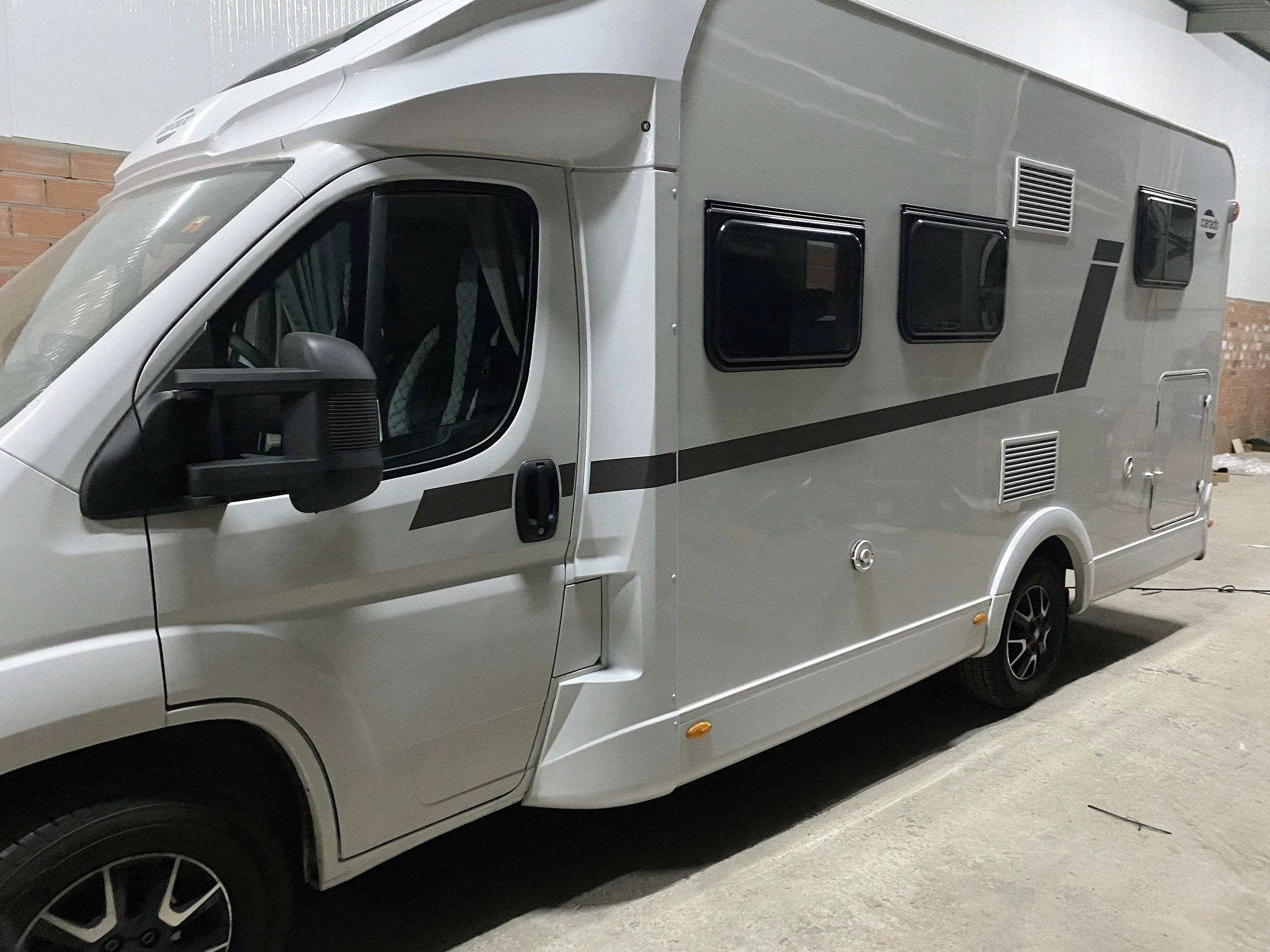 Front view from 3/4 Fiat Fiat Ducato 140 CV - Yescapa
