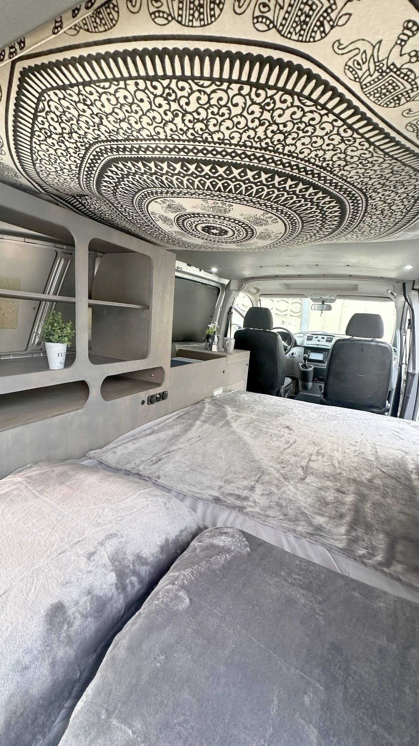 schräge Vorderansicht Mercedes Mercedes vito 112 - Yescapa