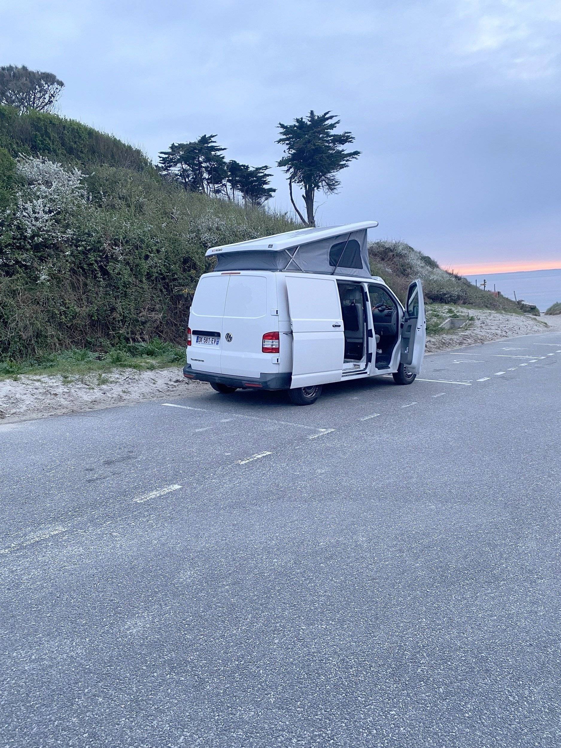 Vue avant de 3/4 Volkswagen - Yescapa