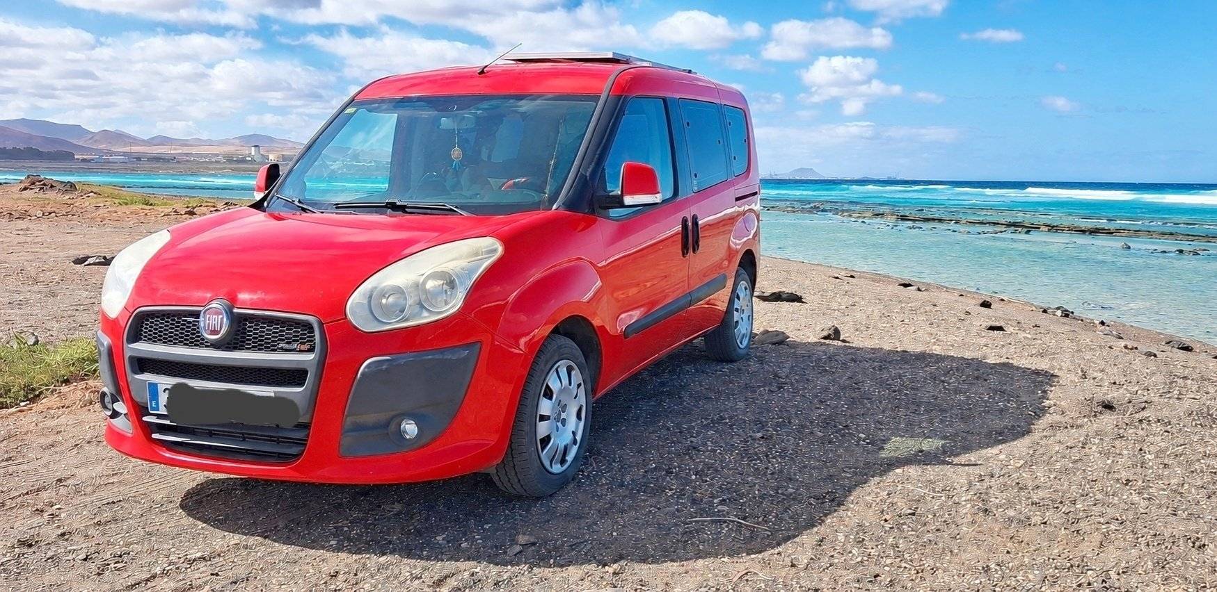 Vista de 3/4 Fiat Fiat Doblo - Yescapa